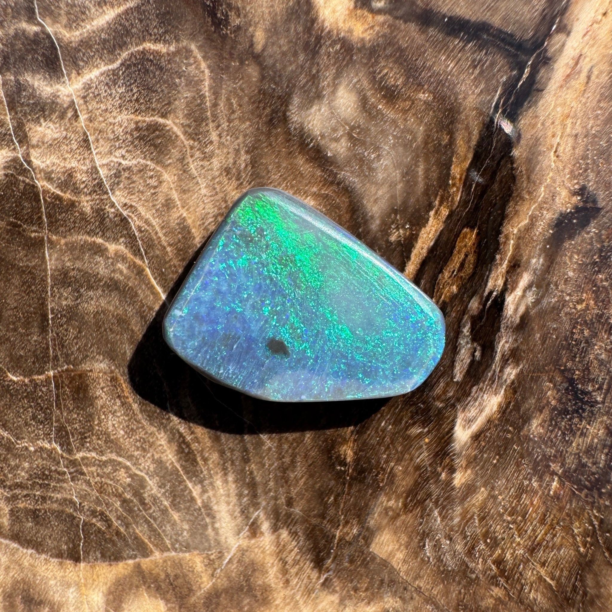 1.9ct Hand - cut Solid Lightning Ridge Semi Black Opal