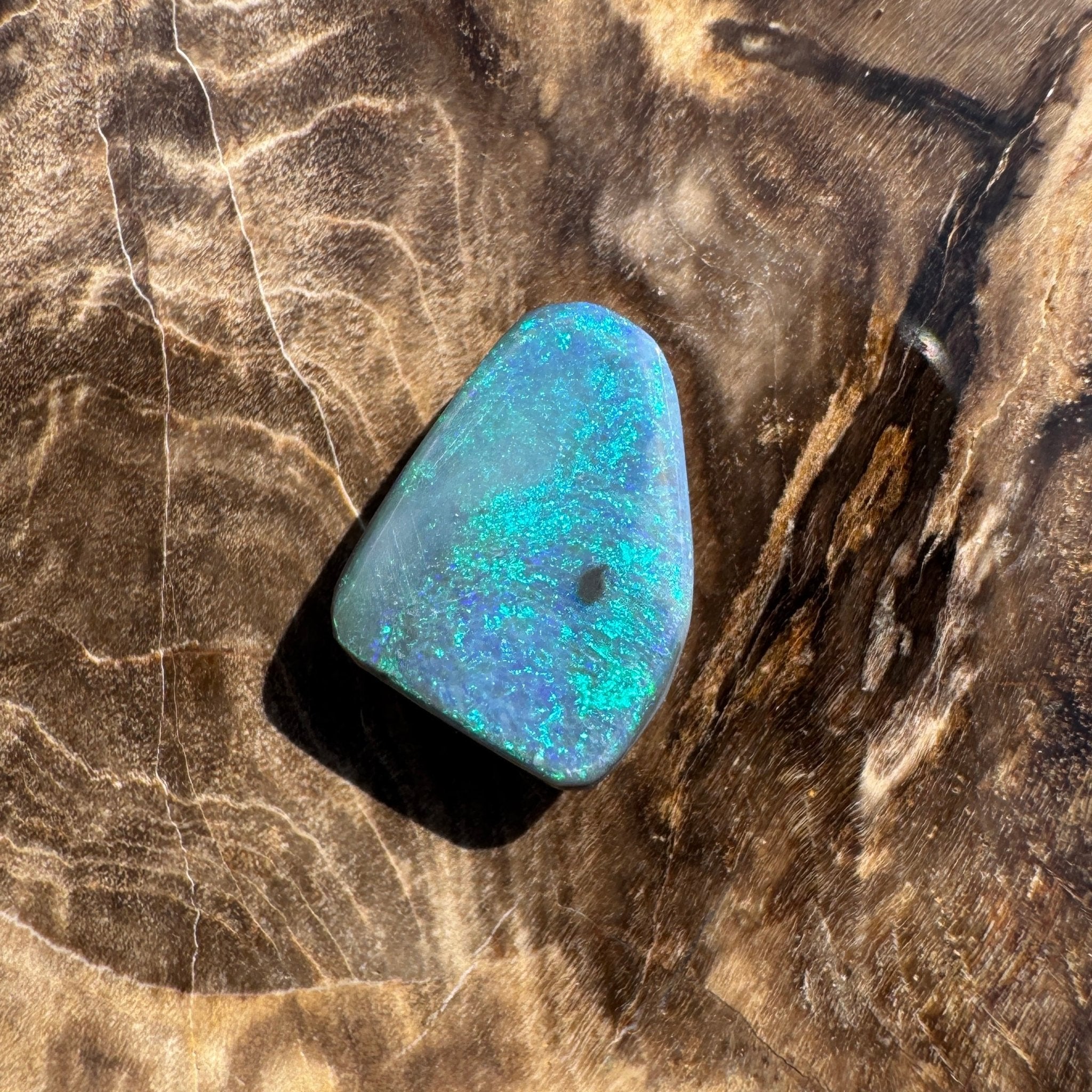 1.9ct Hand - cut Solid Lightning Ridge Semi Black Opal