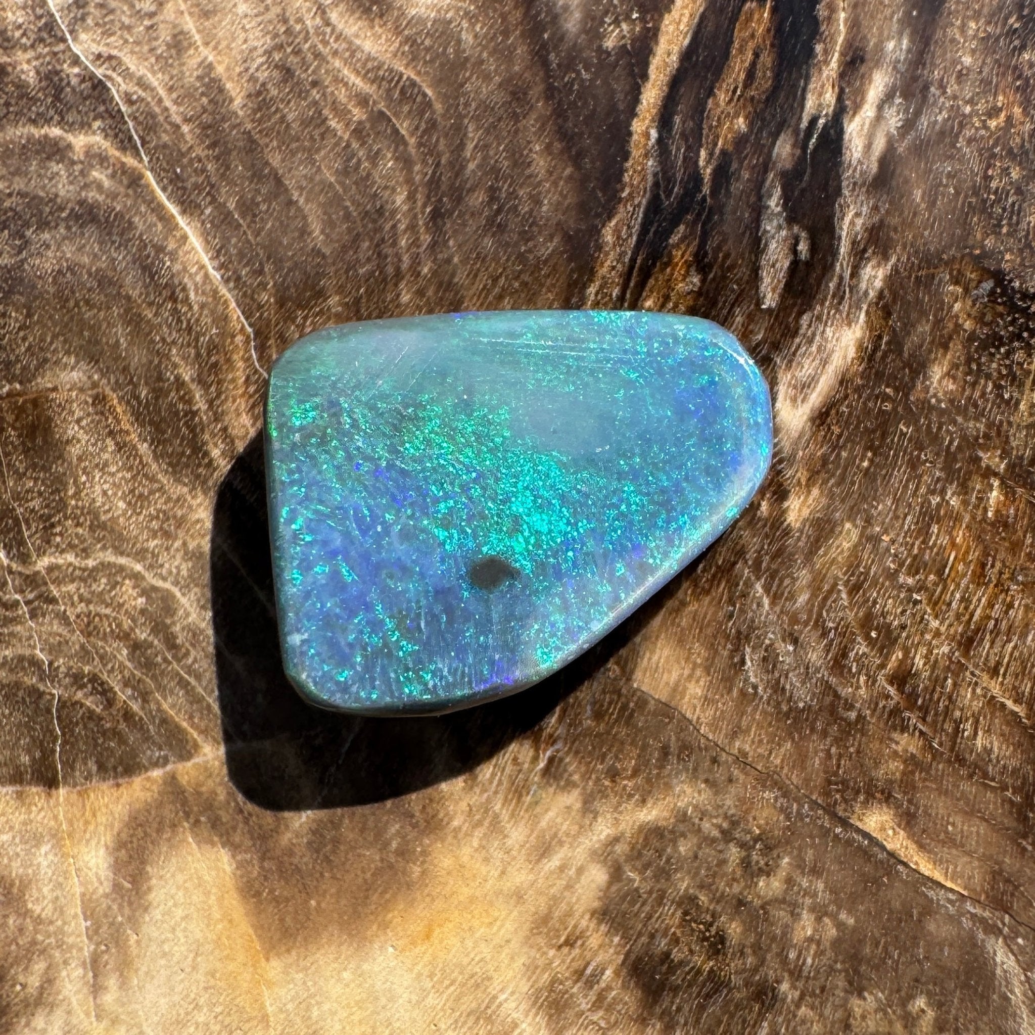 1.9ct Hand - cut Solid Lightning Ridge Semi Black Opal