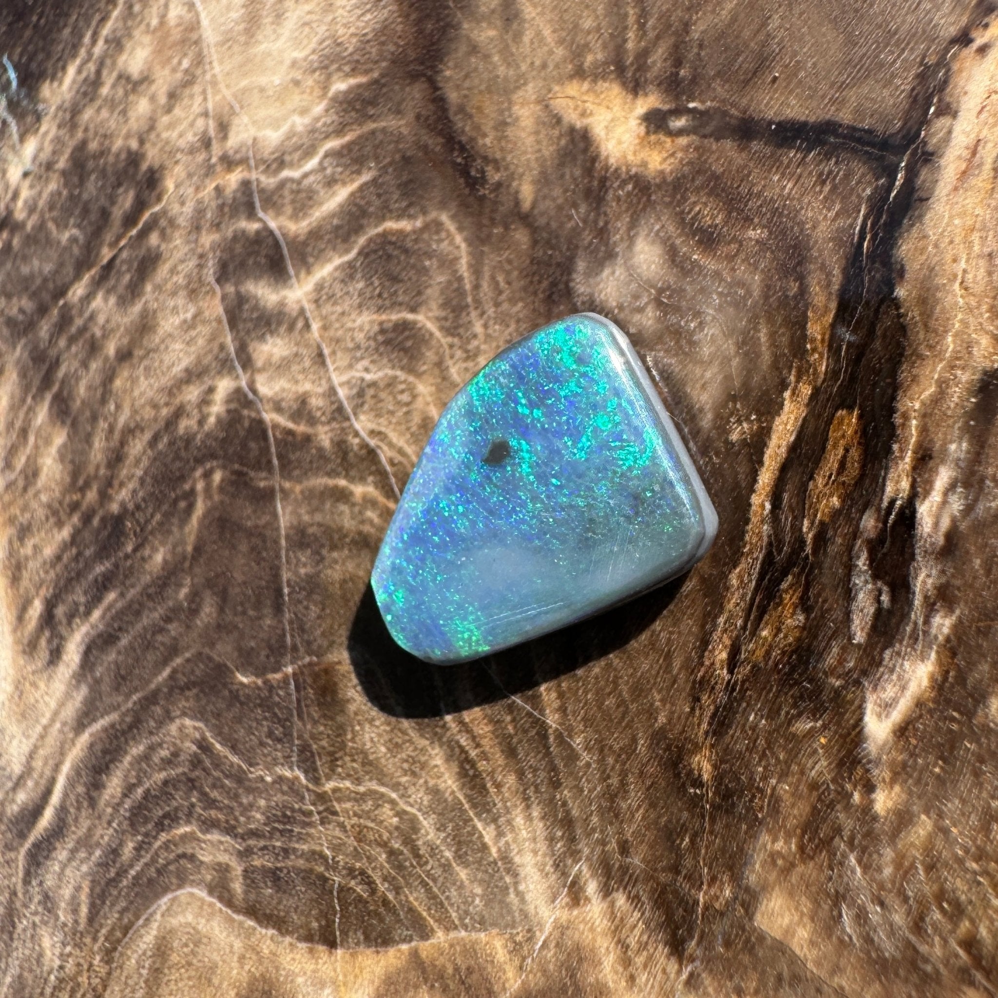1.9ct Hand - cut Solid Lightning Ridge Semi Black Opal