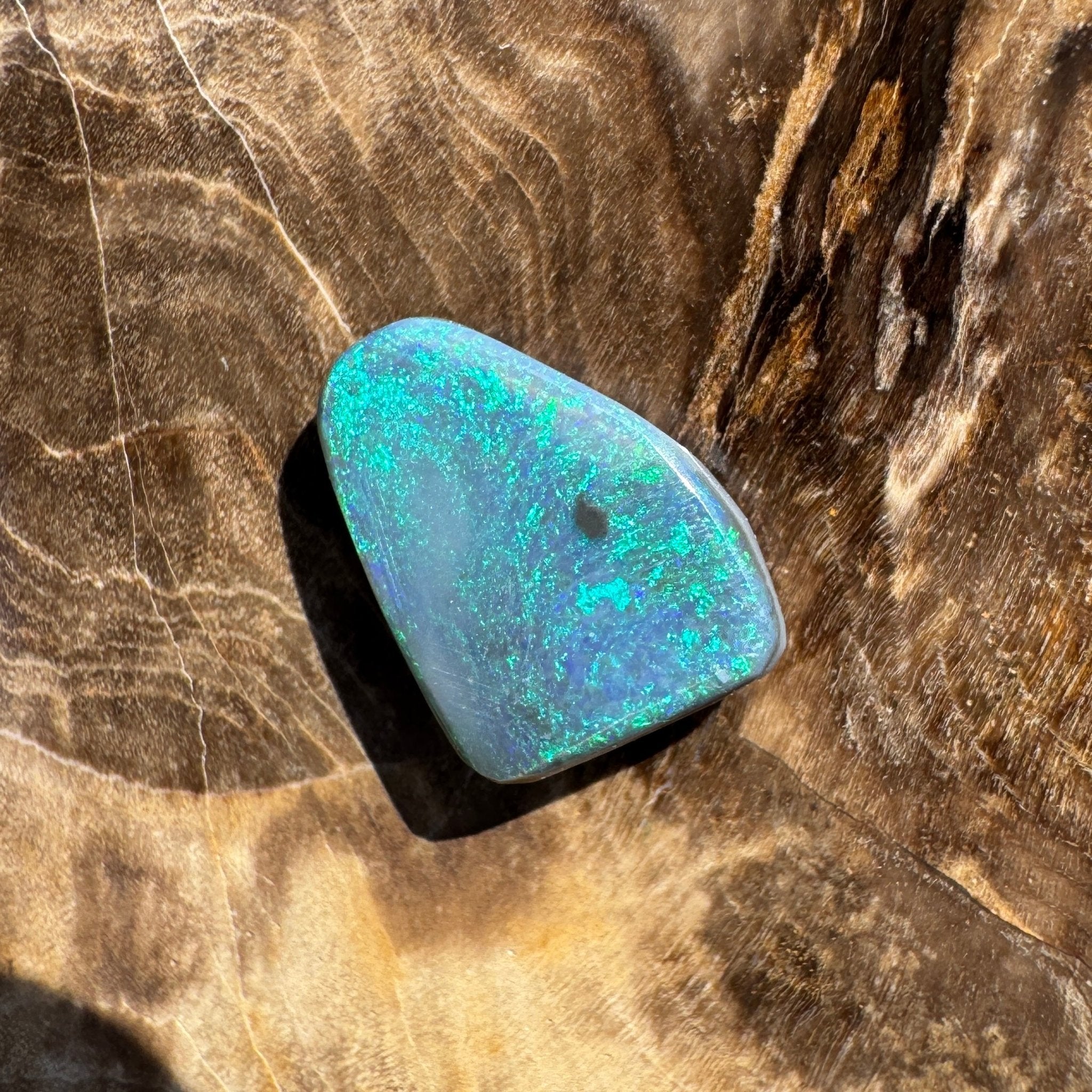 1.9ct Hand - cut Solid Lightning Ridge Semi Black Opal