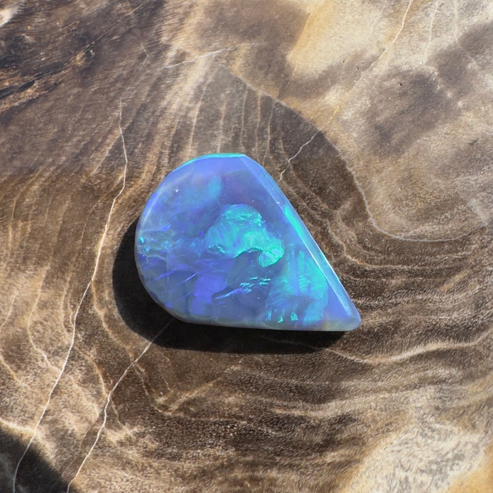 1.9ct Hand - cut Solid Lightning Ridge Semi Black Opal