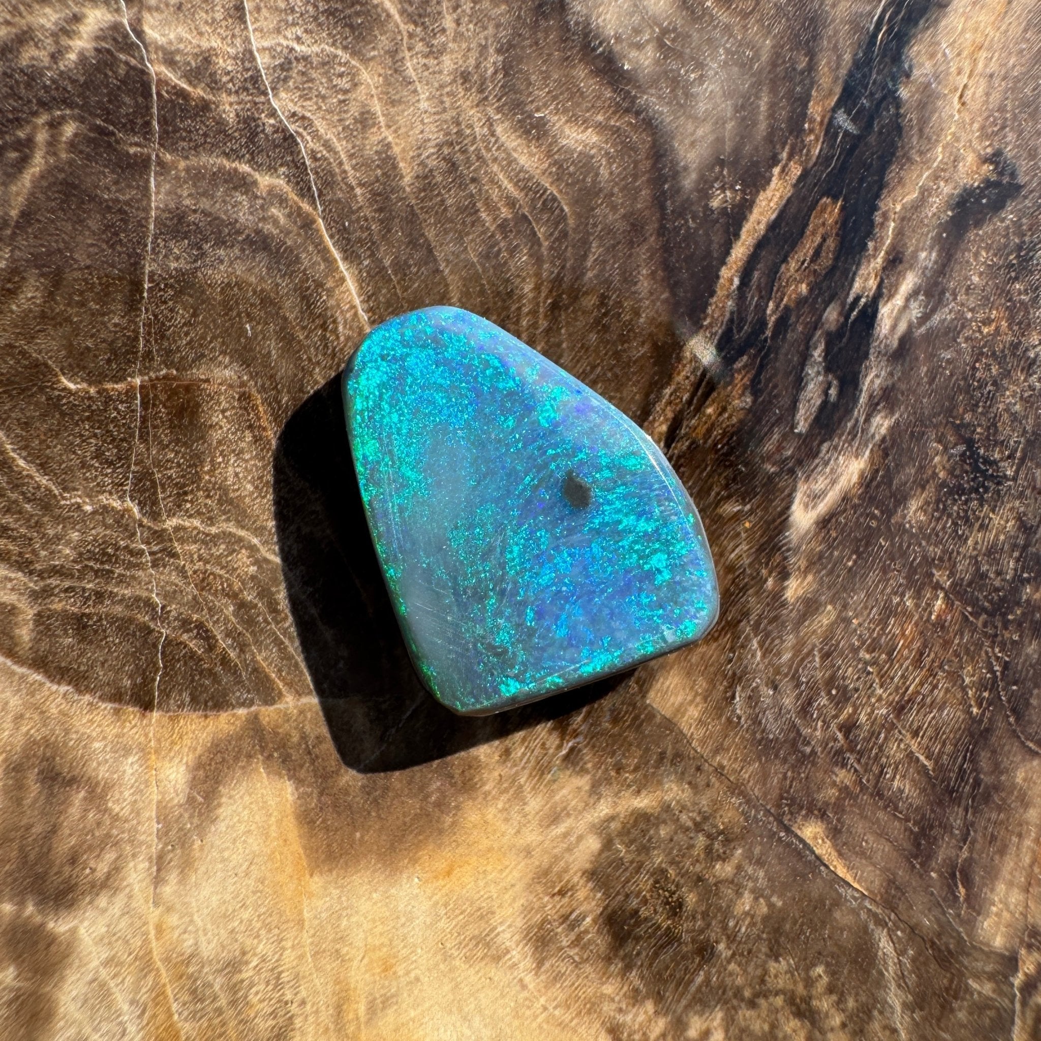 1.9ct Hand - cut Solid Lightning Ridge Semi Black Opal