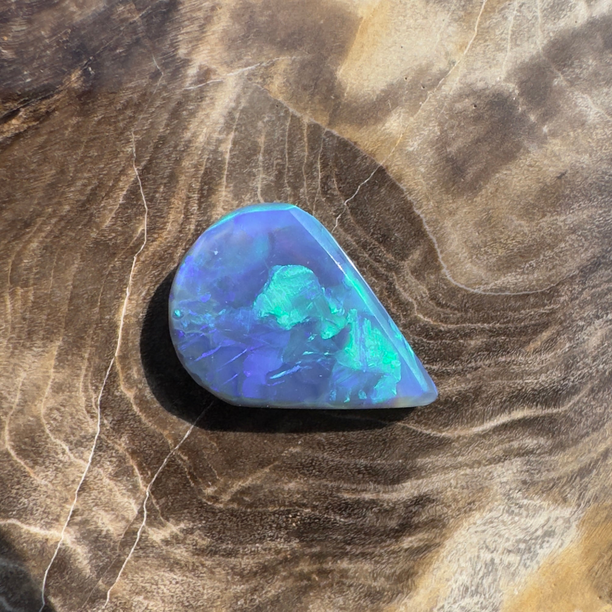 1.9ct Hand - cut Solid Lightning Ridge Semi Black Opal