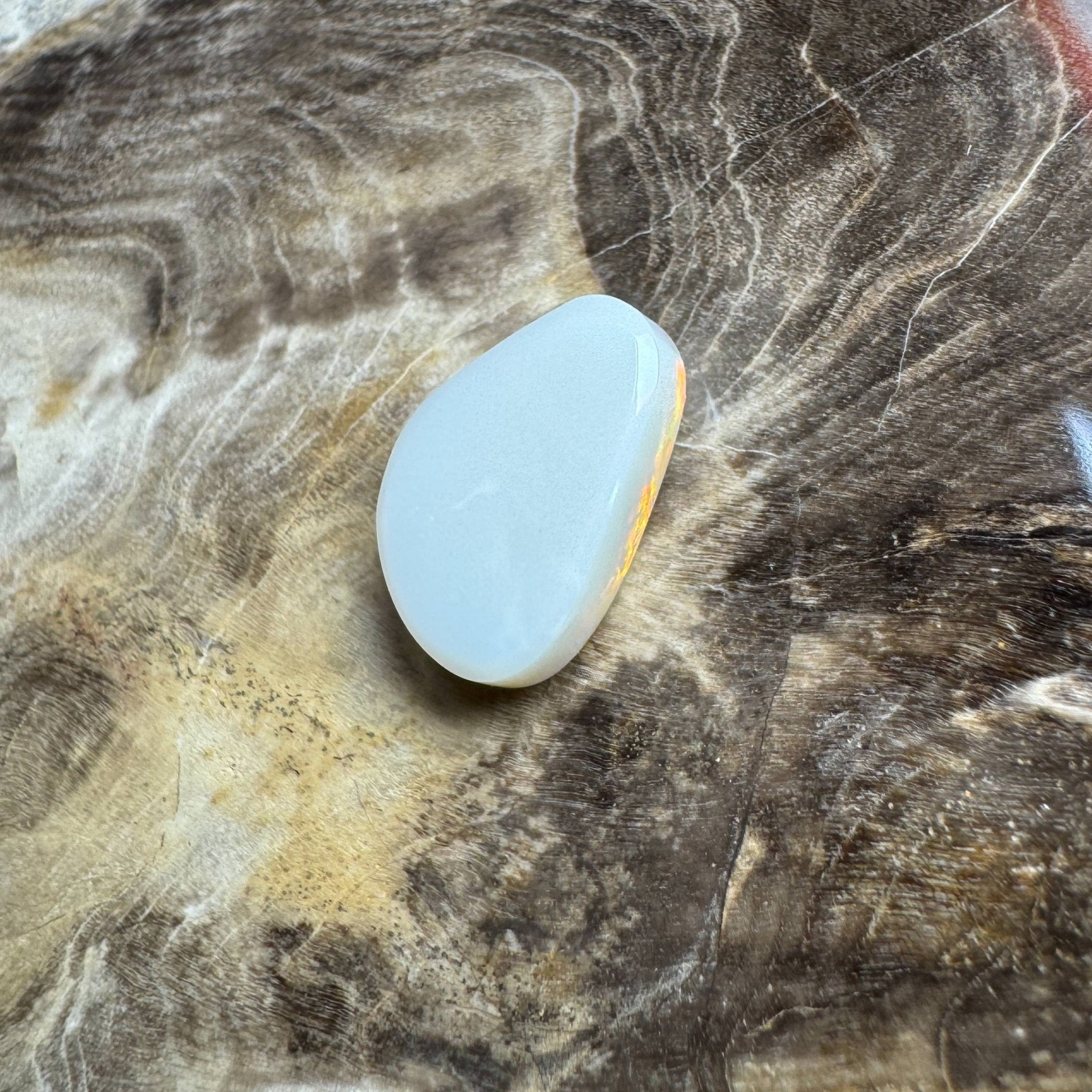 2.5ct Hand - cut Solid Lightning Ridge Opal