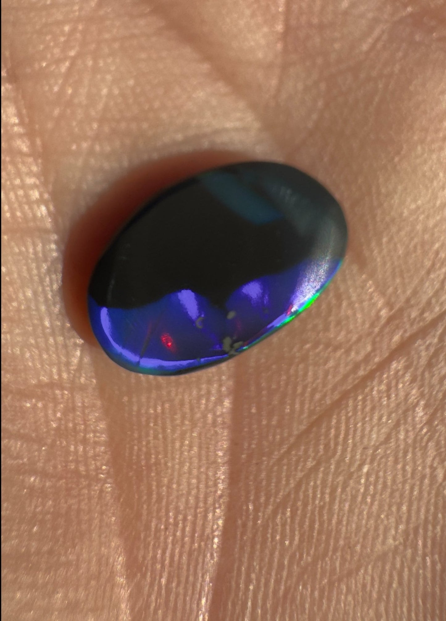 2.6ct Hand - cut Solid Lightning Ridge Black Opal