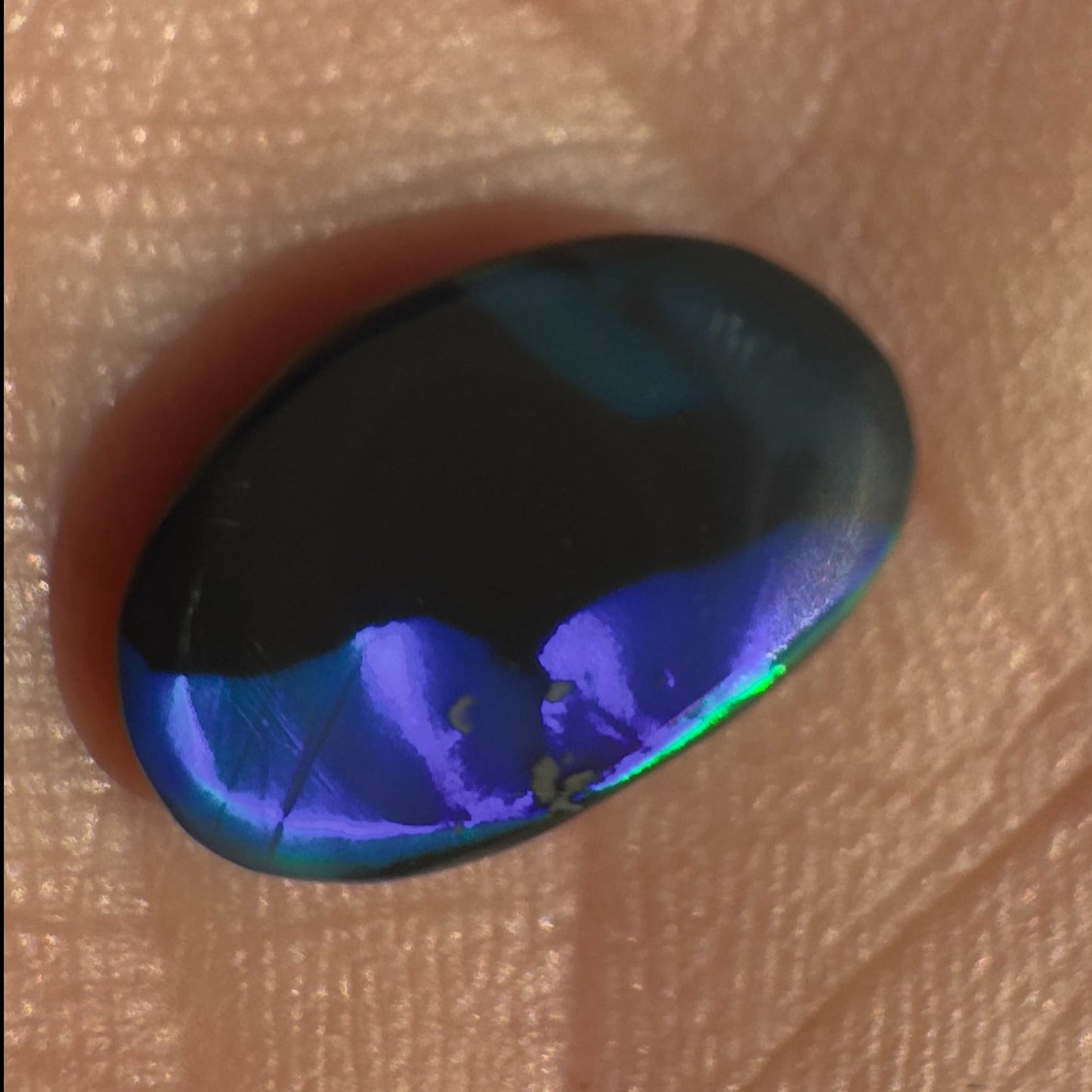 2.6ct Hand - cut Solid Lightning Ridge Black Opal