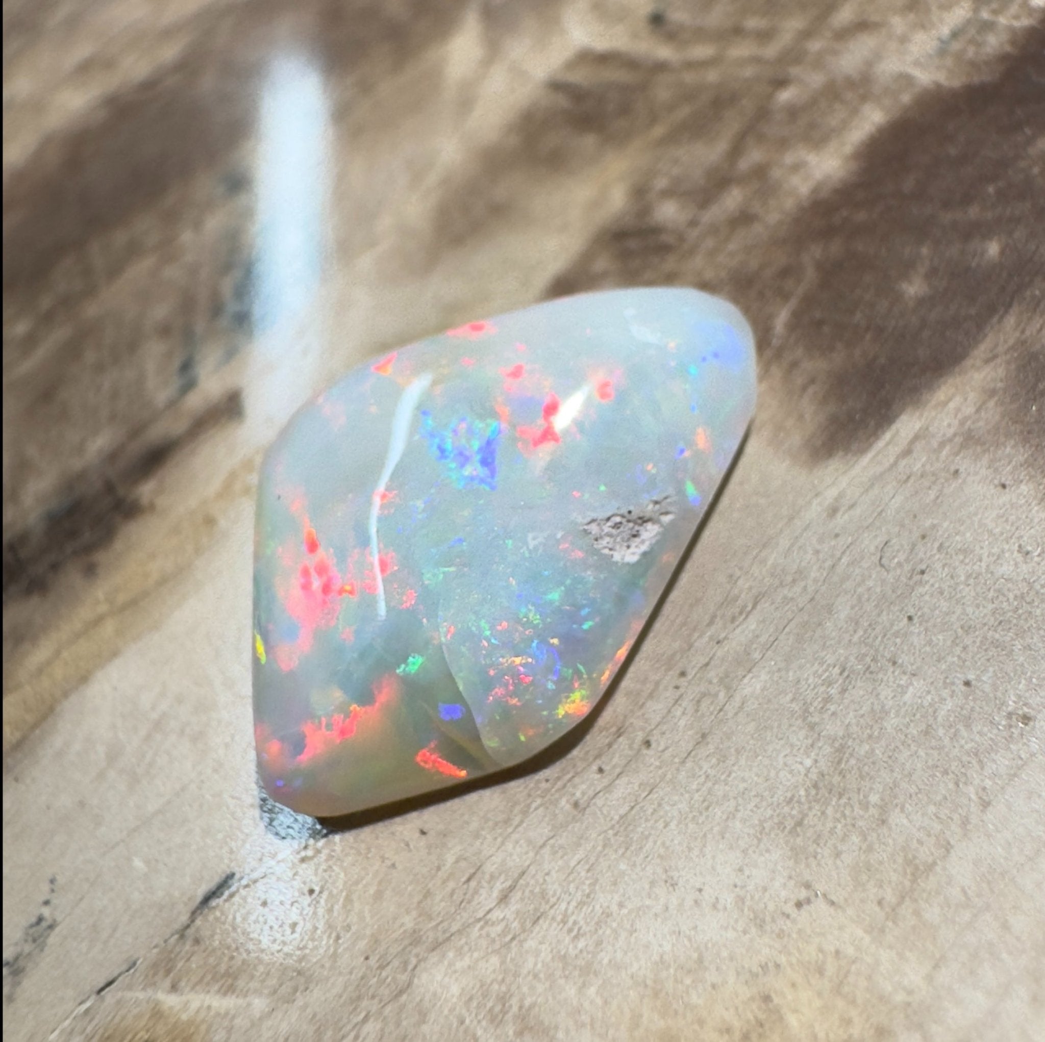 2.6ct Hand - Cut Solid Lightning Ridge Opal