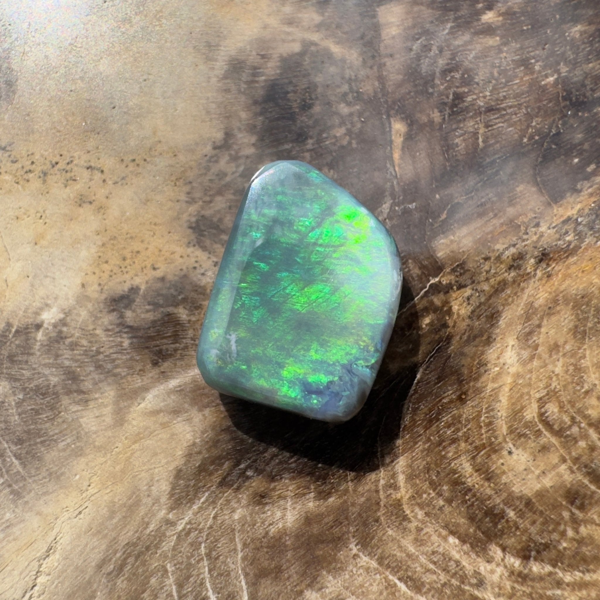 2.6ct Hand - cut Solid Lightning Ridge Semi Black Opal