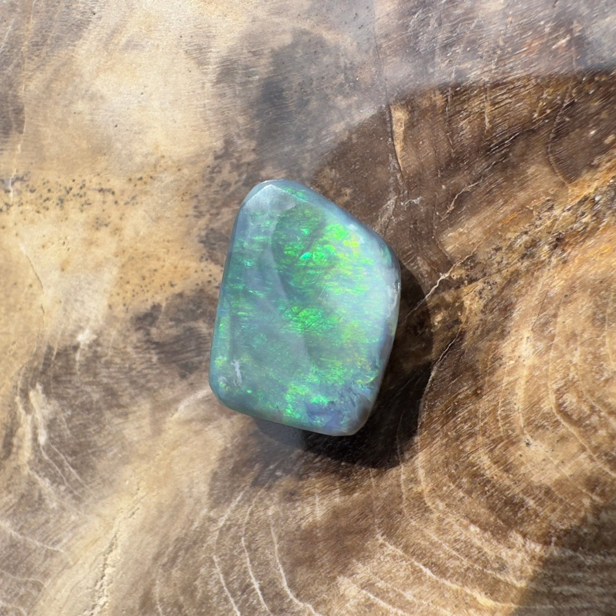 2.6ct Hand - cut Solid Lightning Ridge Semi Black Opal