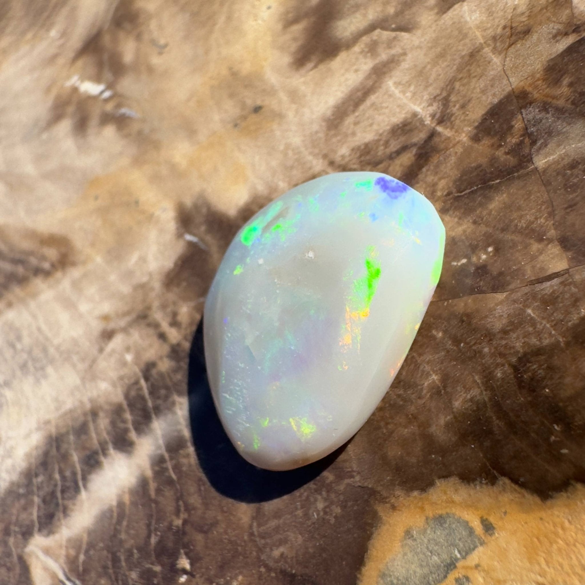 2.7ct Hand - cut Solid Lightning Ridge Opal