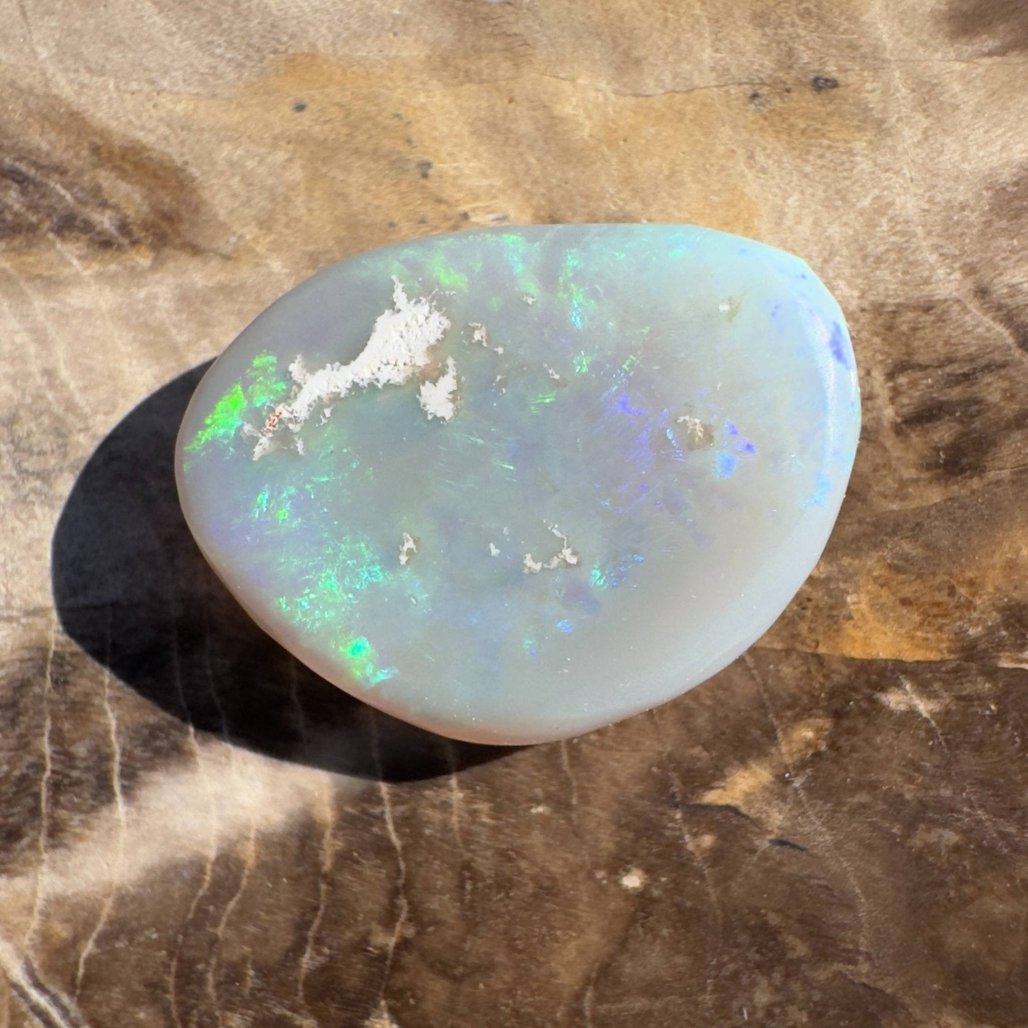 2.7ct Hand - cut Solid Lightning Ridge Opal
