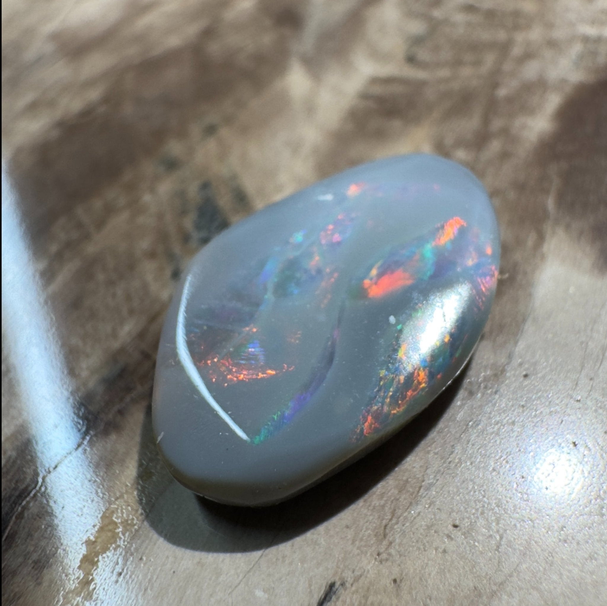 3.1ct Hand - cut Solid Lightning Ridge Semi Black Opal