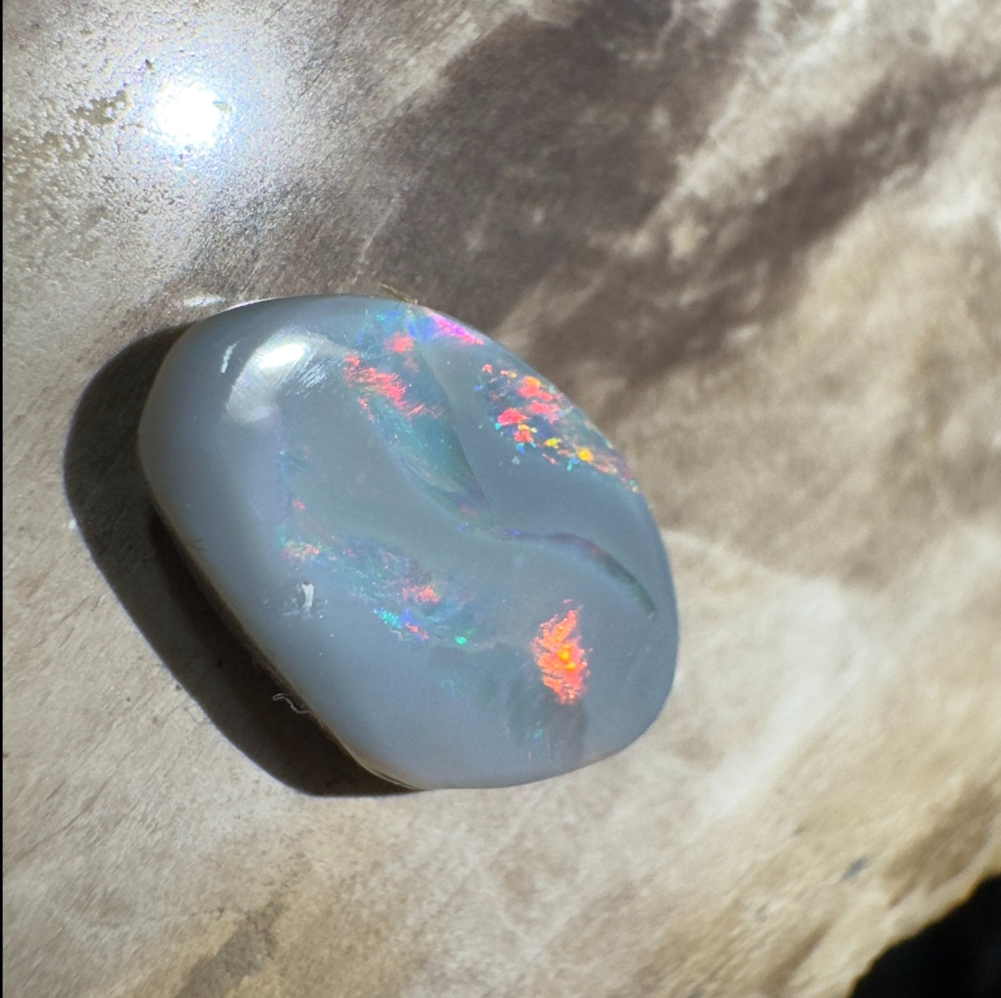 3.1ct Hand - cut Solid Lightning Ridge Semi Black Opal