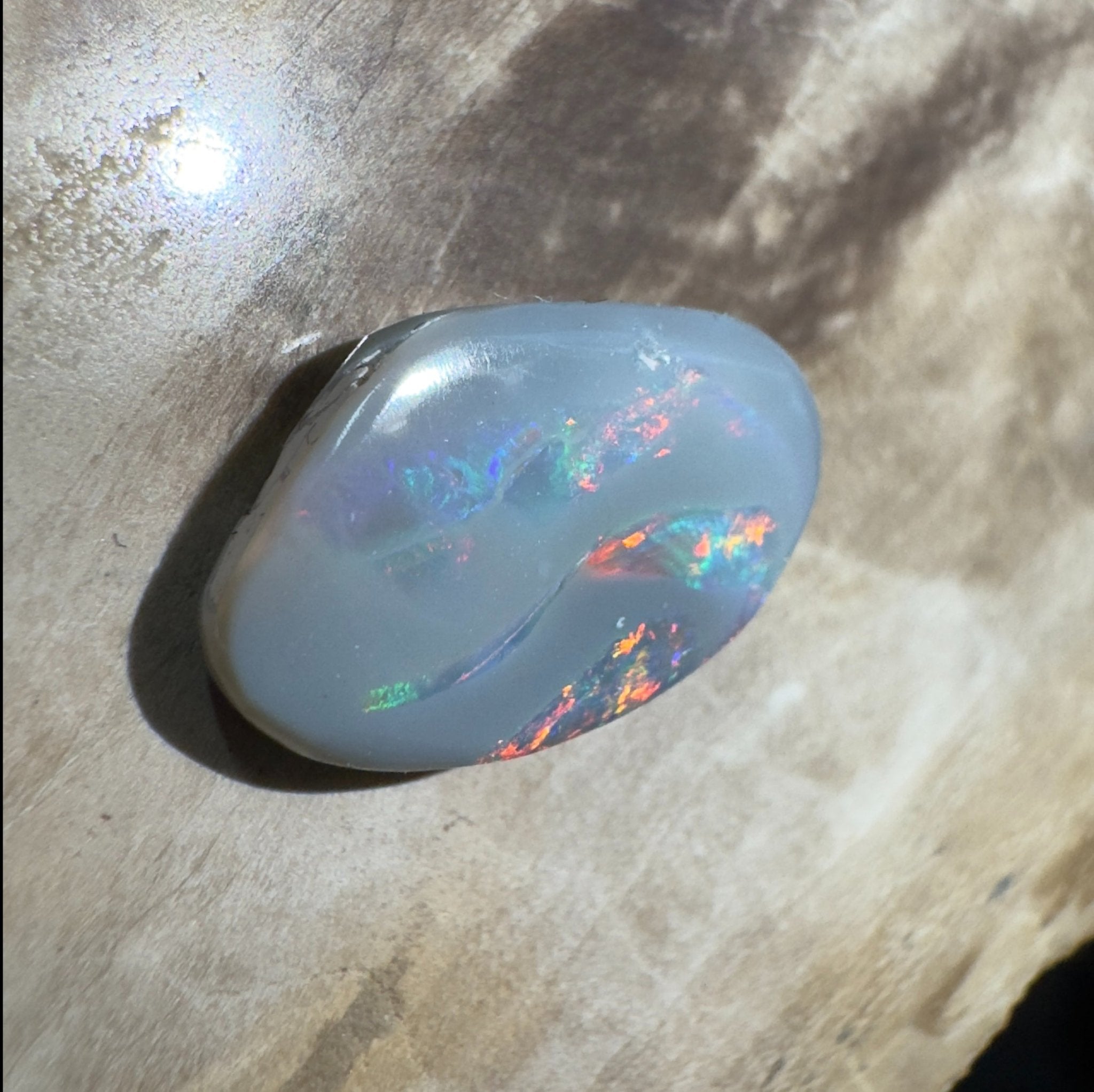 3.1ct Hand - cut Solid Lightning Ridge Semi Black Opal