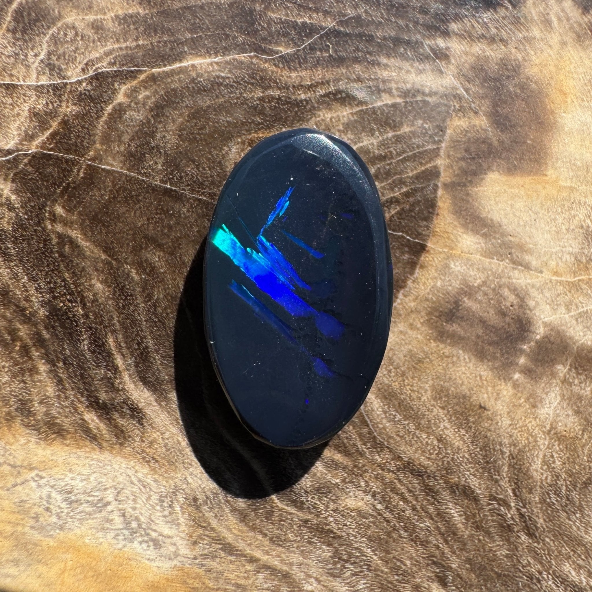 3.2ct Hand - cut Solid Lightning Ridge Black Opal