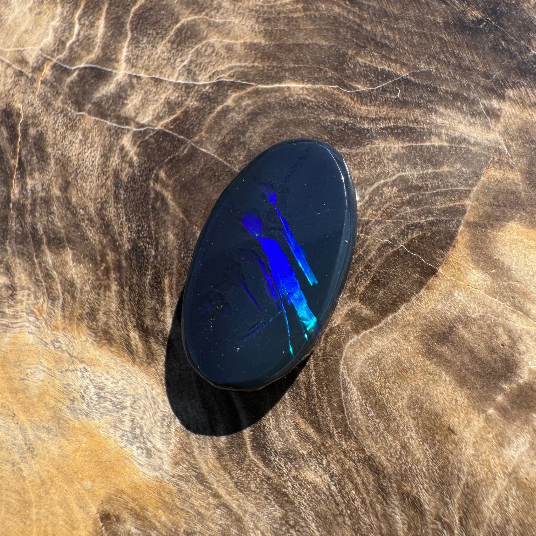 3.2ct Hand - cut Solid Lightning Ridge Black Opal