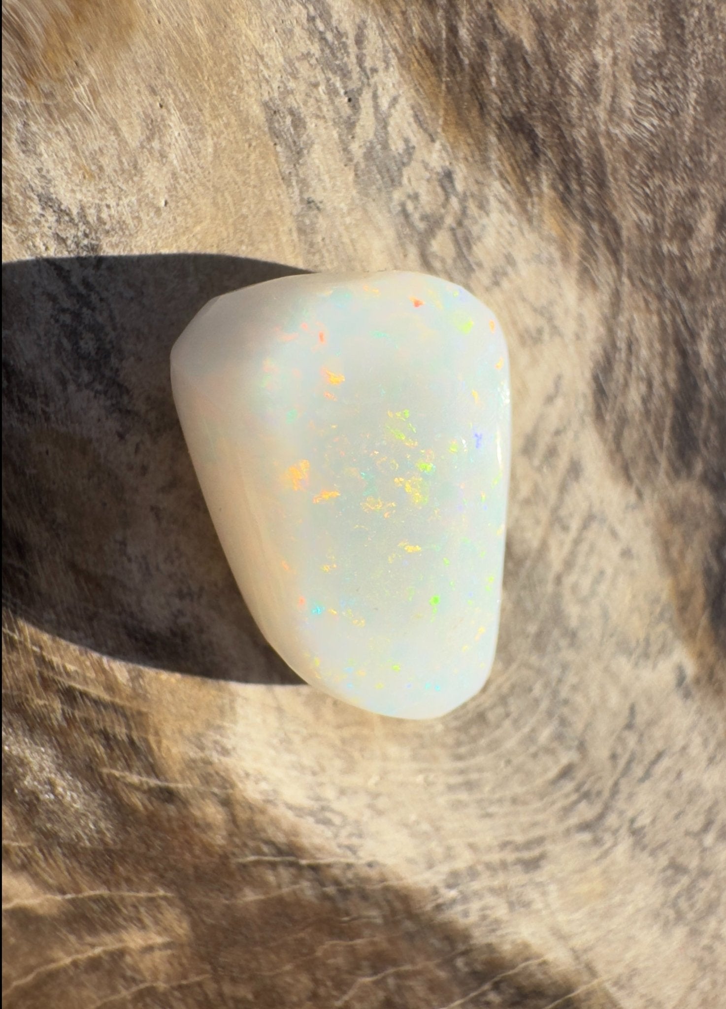 3.7ct Hand - Cut Solid Coober Pedy Opal