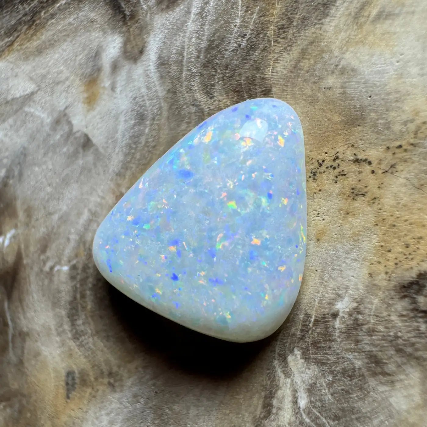 3.9ct Hand - Cut Solid Coober Pedy Opal