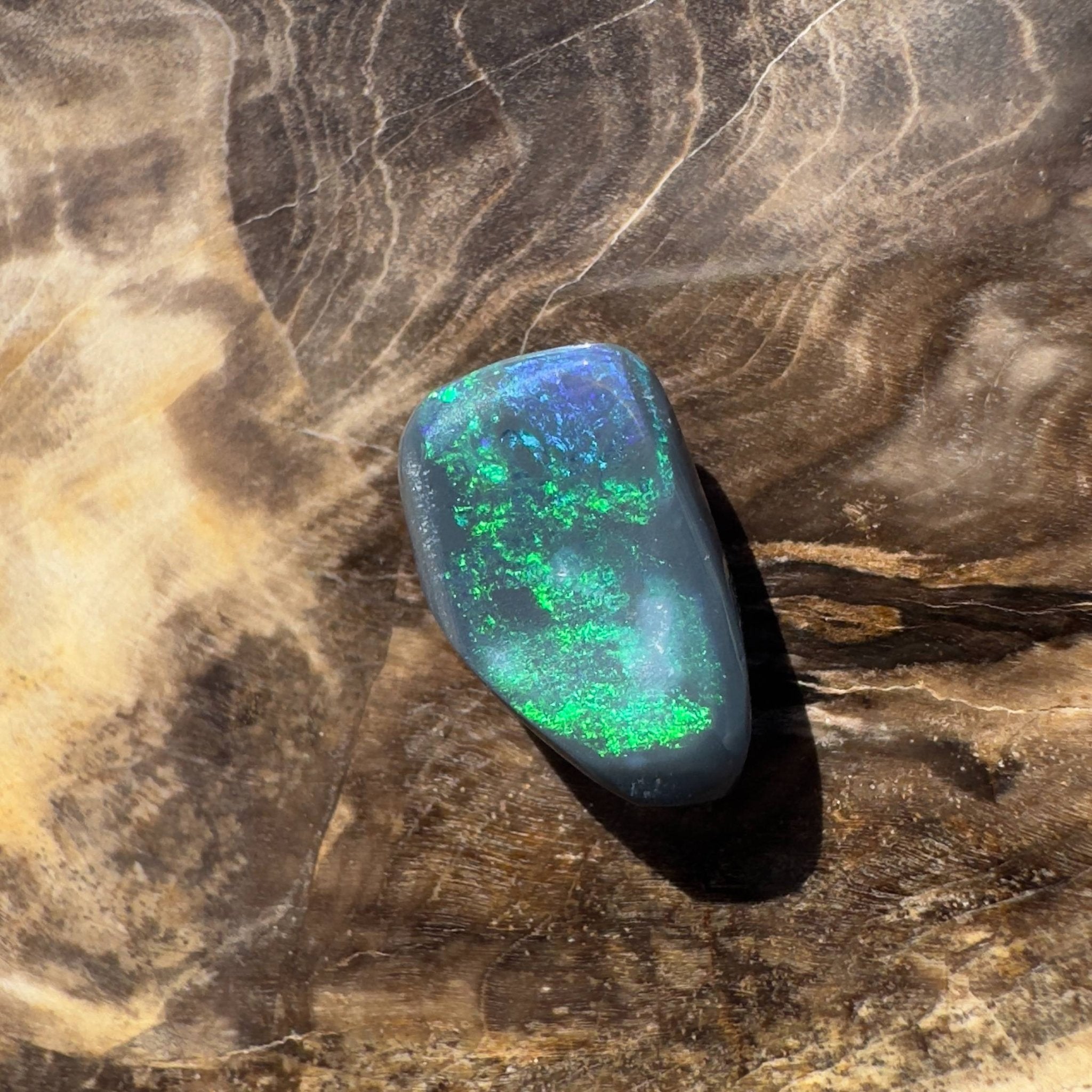 3.9ct Hand - cut Solid Lightning Ridge Black Opal