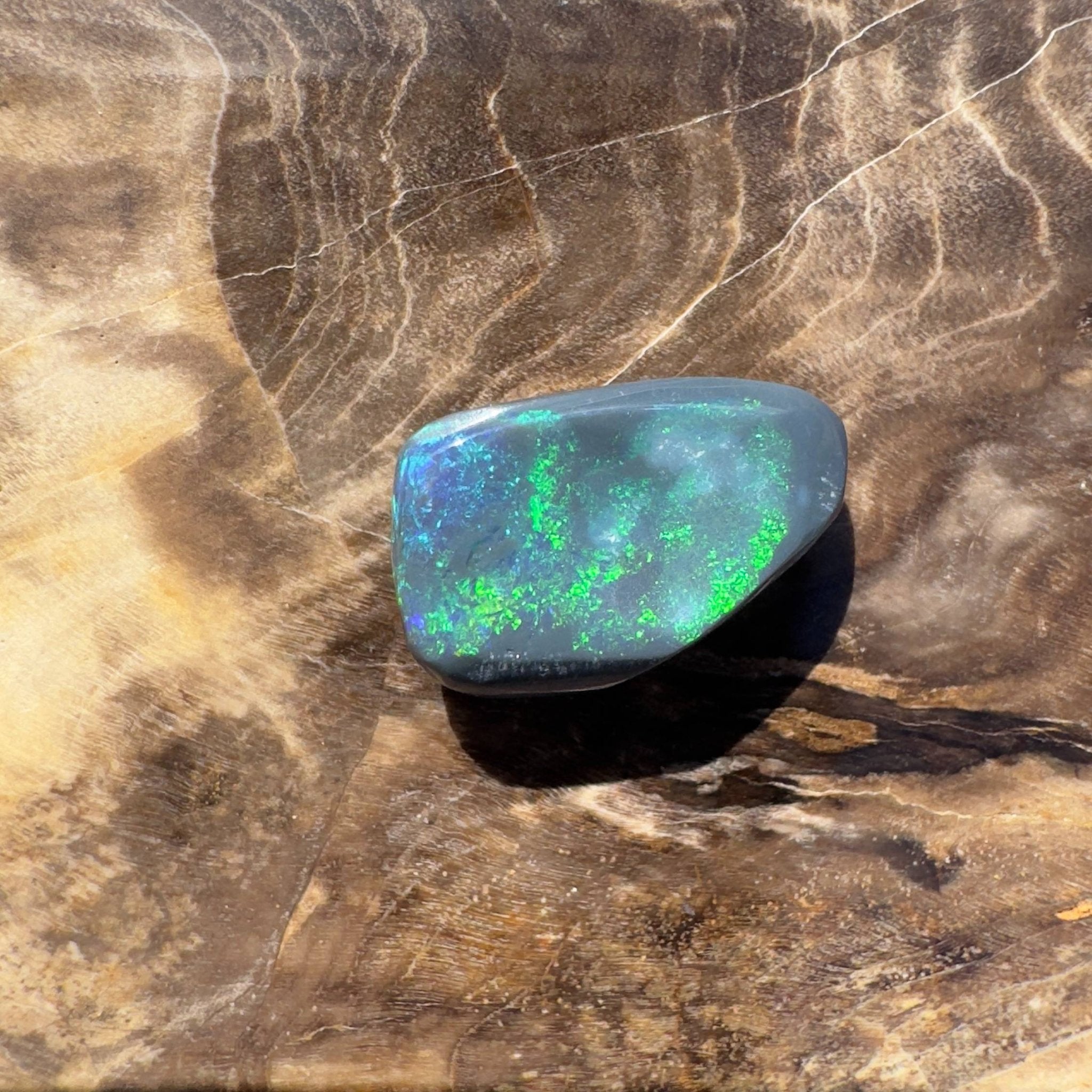 3.9ct Hand - cut Solid Lightning Ridge Black Opal