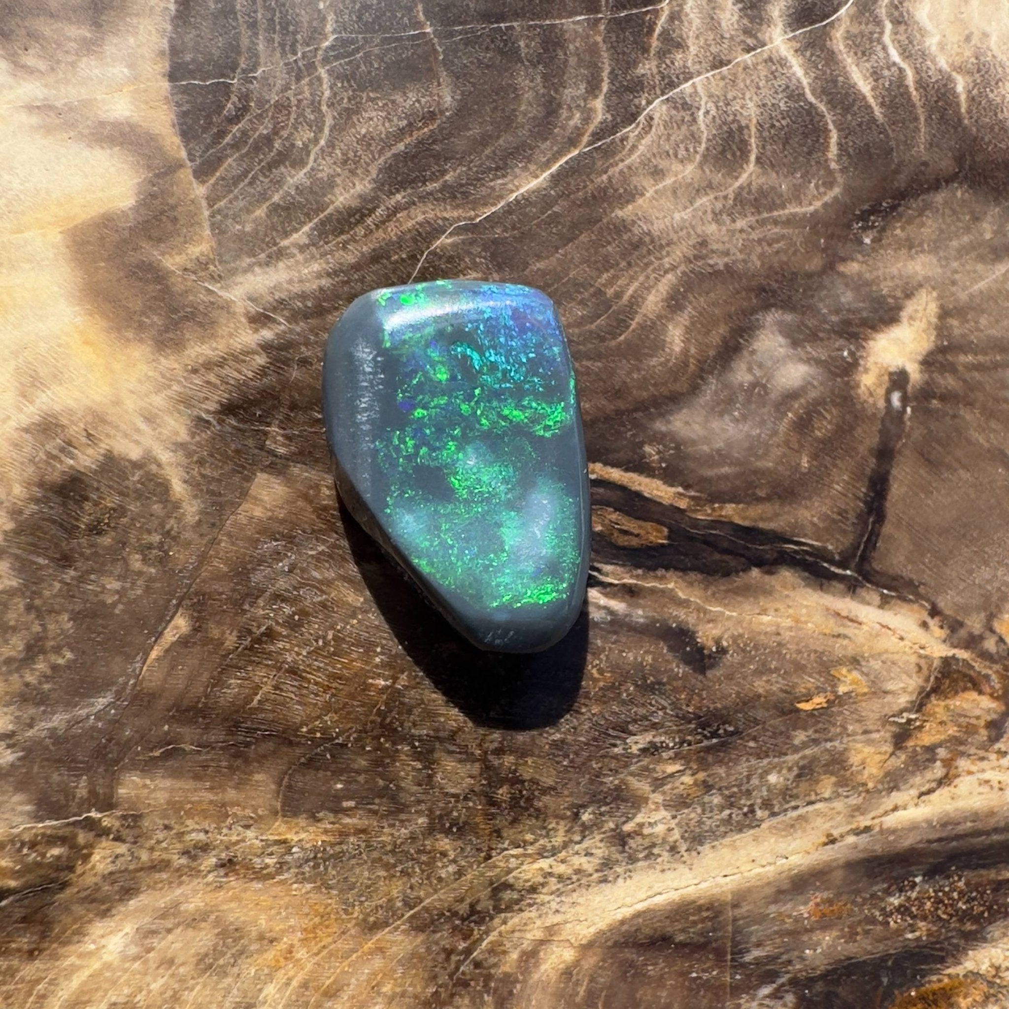 3.9ct Hand - cut Solid Lightning Ridge Black Opal
