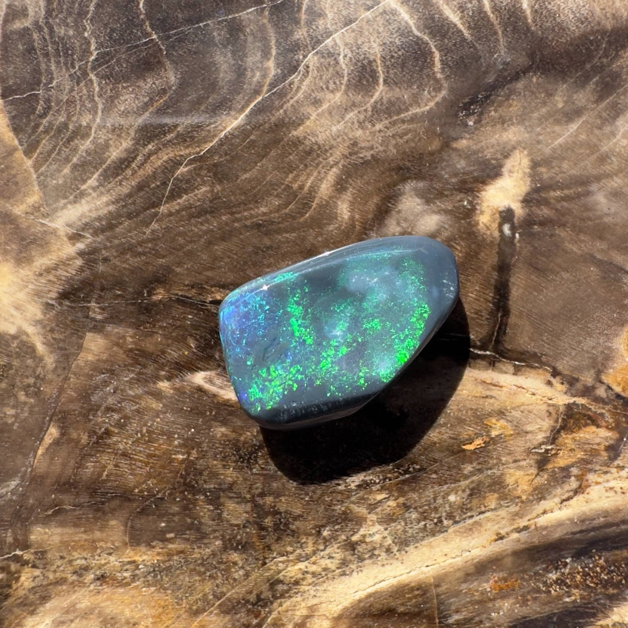 3.9ct Hand - cut Solid Lightning Ridge Black Opal