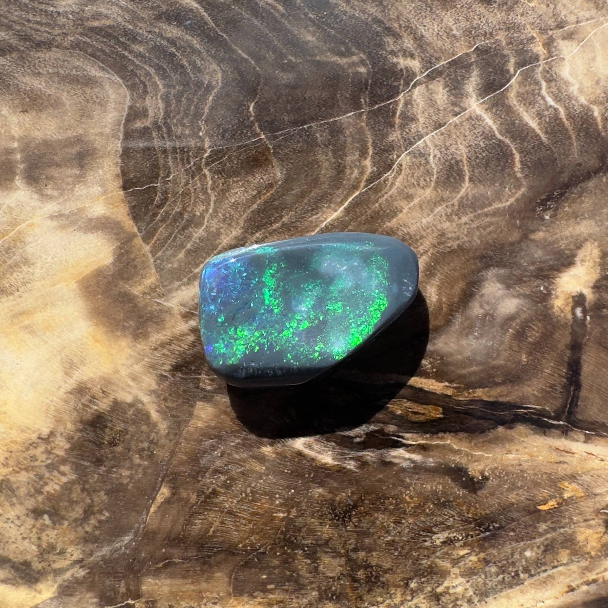 3.9ct Hand - cut Solid Lightning Ridge Black Opal
