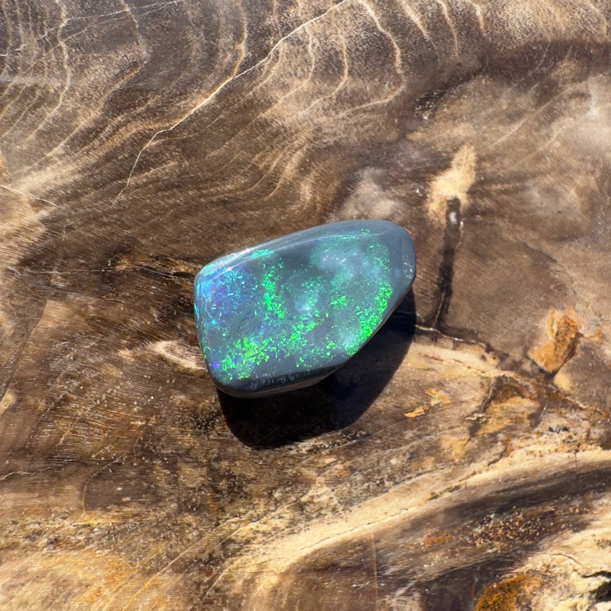 3.9ct Hand - cut Solid Lightning Ridge Black Opal