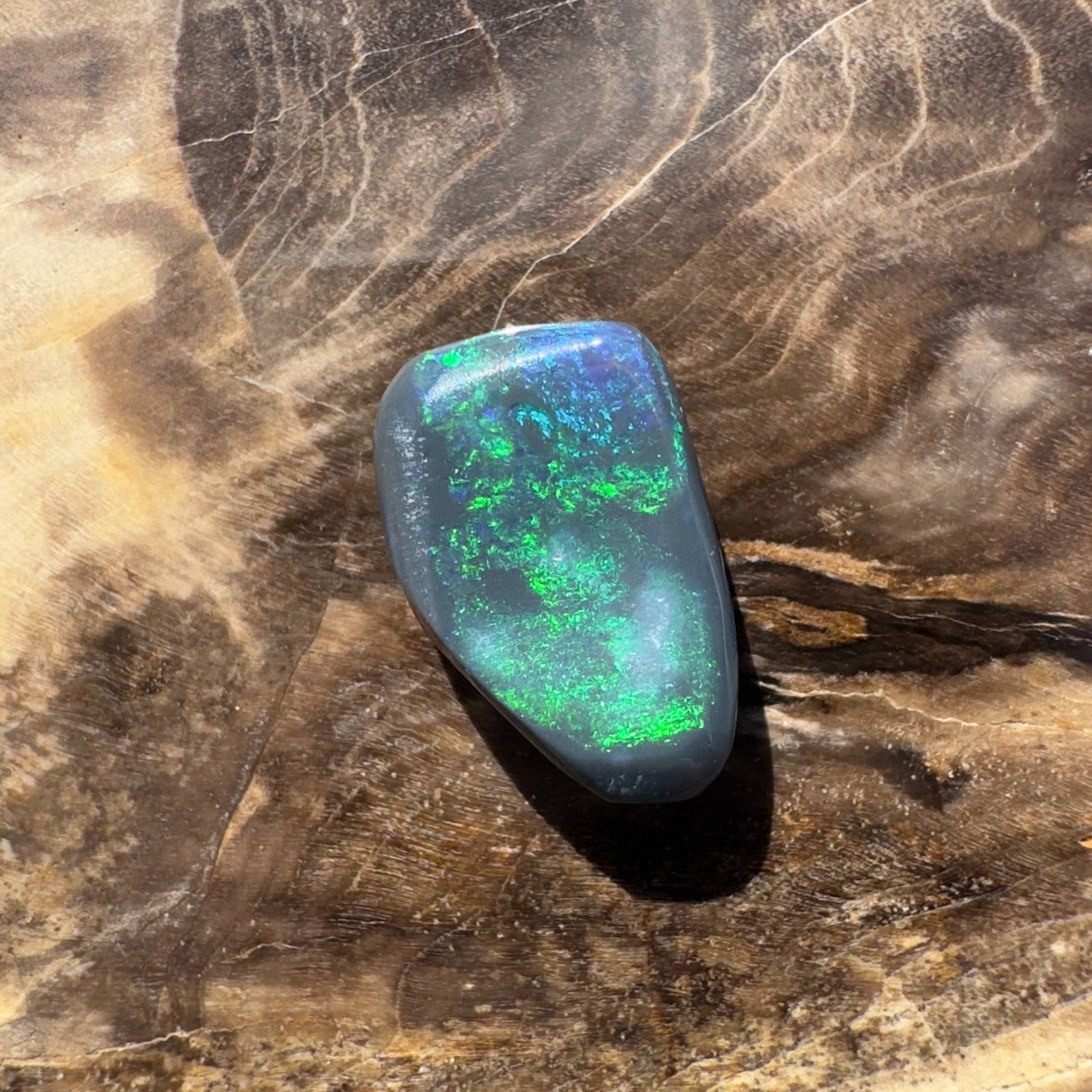 3.9ct Hand - cut Solid Lightning Ridge Black Opal