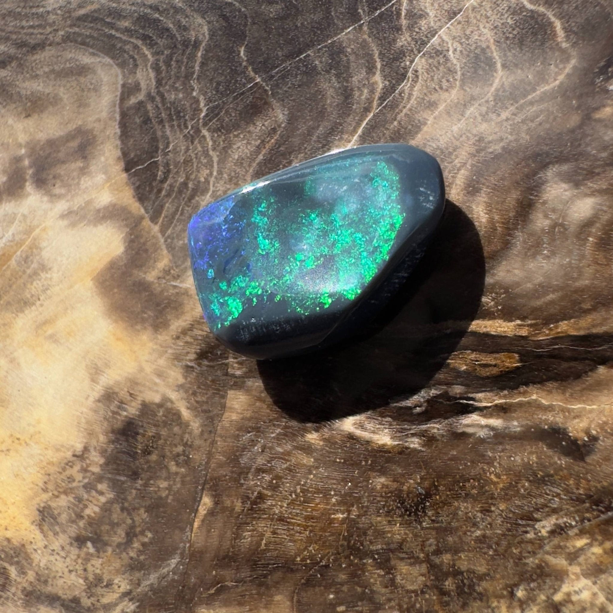 3.9ct Hand - cut Solid Lightning Ridge Black Opal