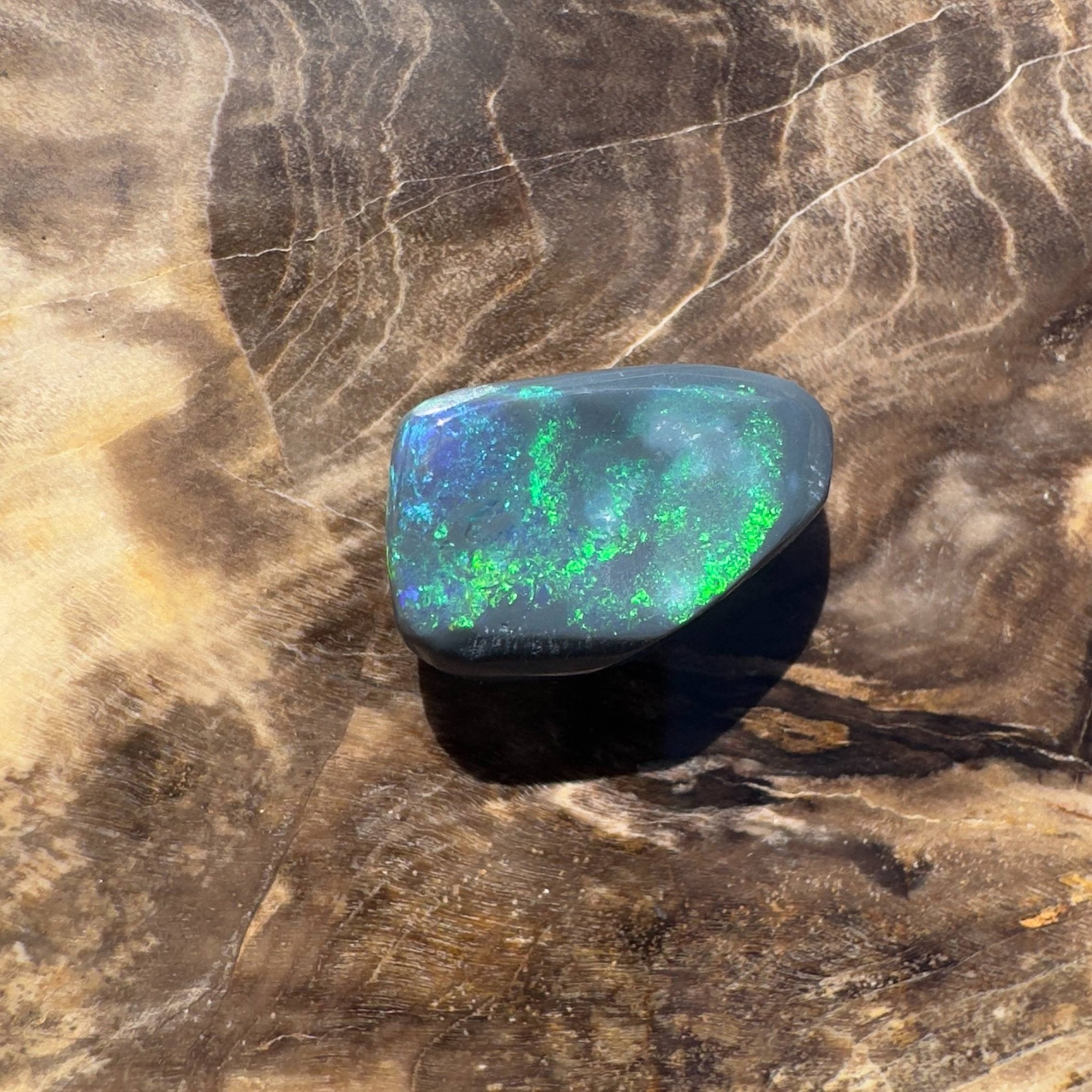 3.9ct Hand - cut Solid Lightning Ridge Black Opal