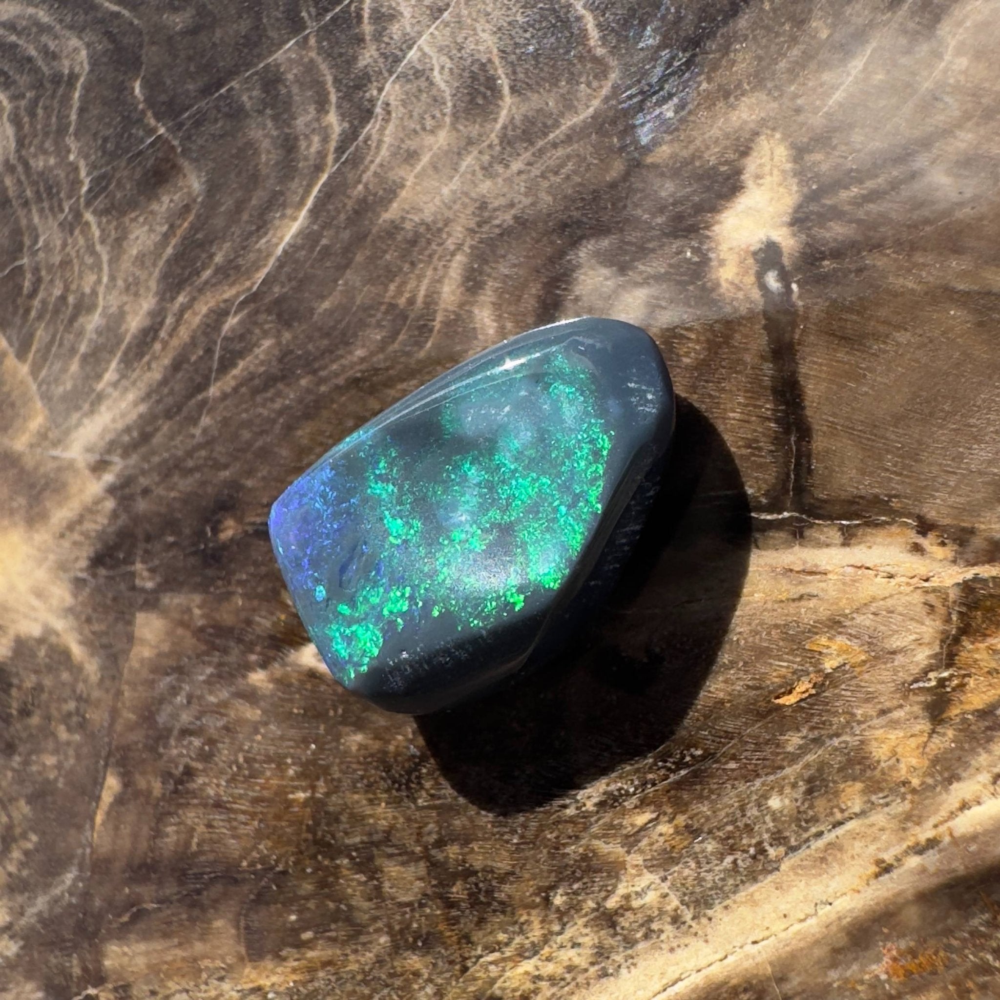 3.9ct Hand - cut Solid Lightning Ridge Black Opal