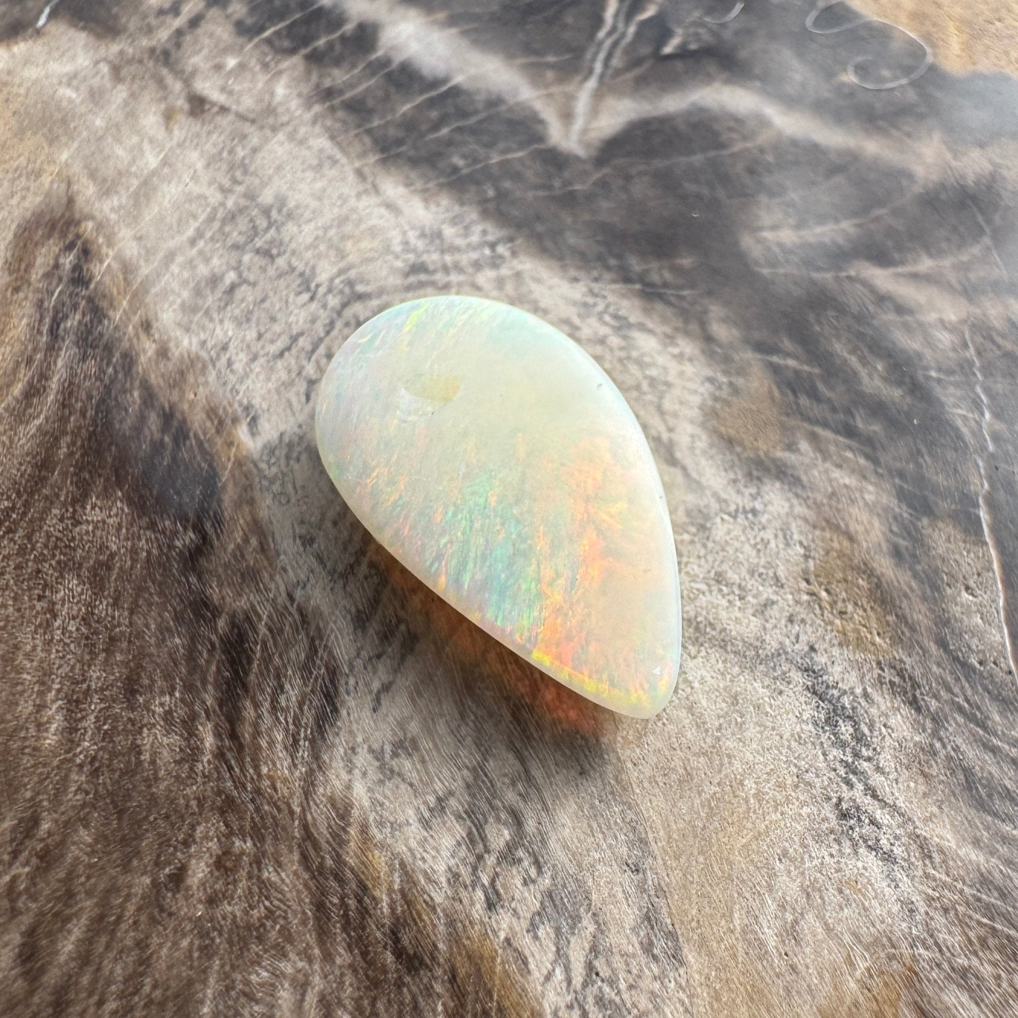3ct Hand - cut Solid Lightning Ridge Opal