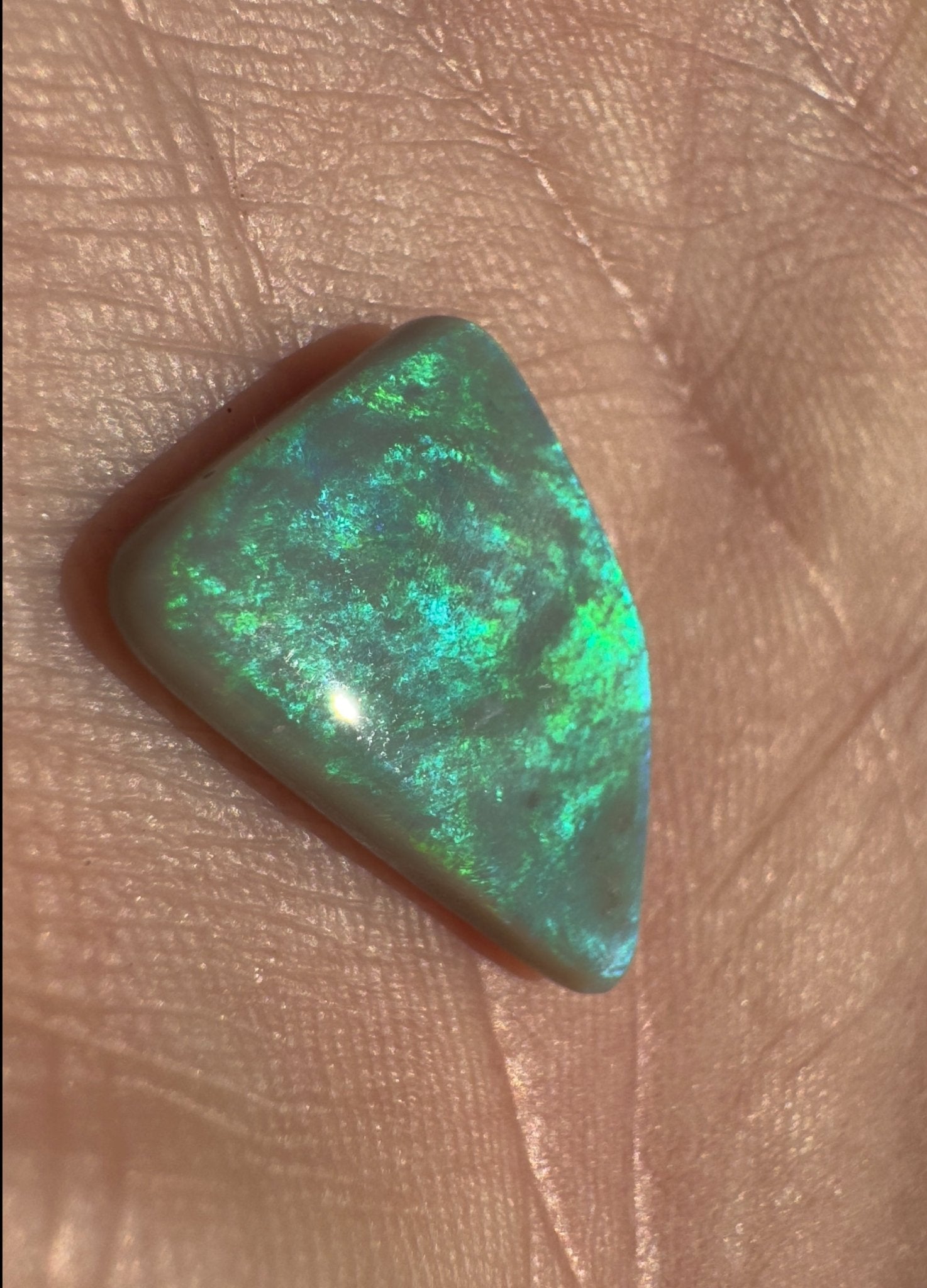 5.3ct Hand - cut Solid Lightning Ridge Semi Black Opal
