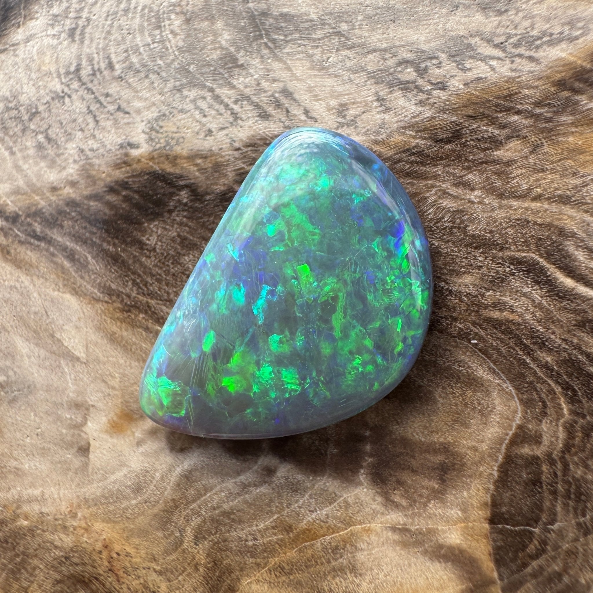 5.4ct Hand - cut Solid Lightning Ridge Semi Black Opal