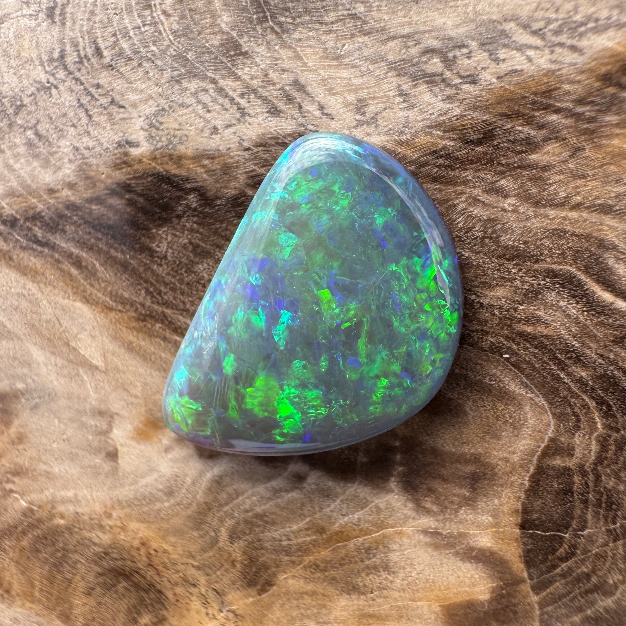 5.4ct Hand - cut Solid Lightning Ridge Semi Black Opal