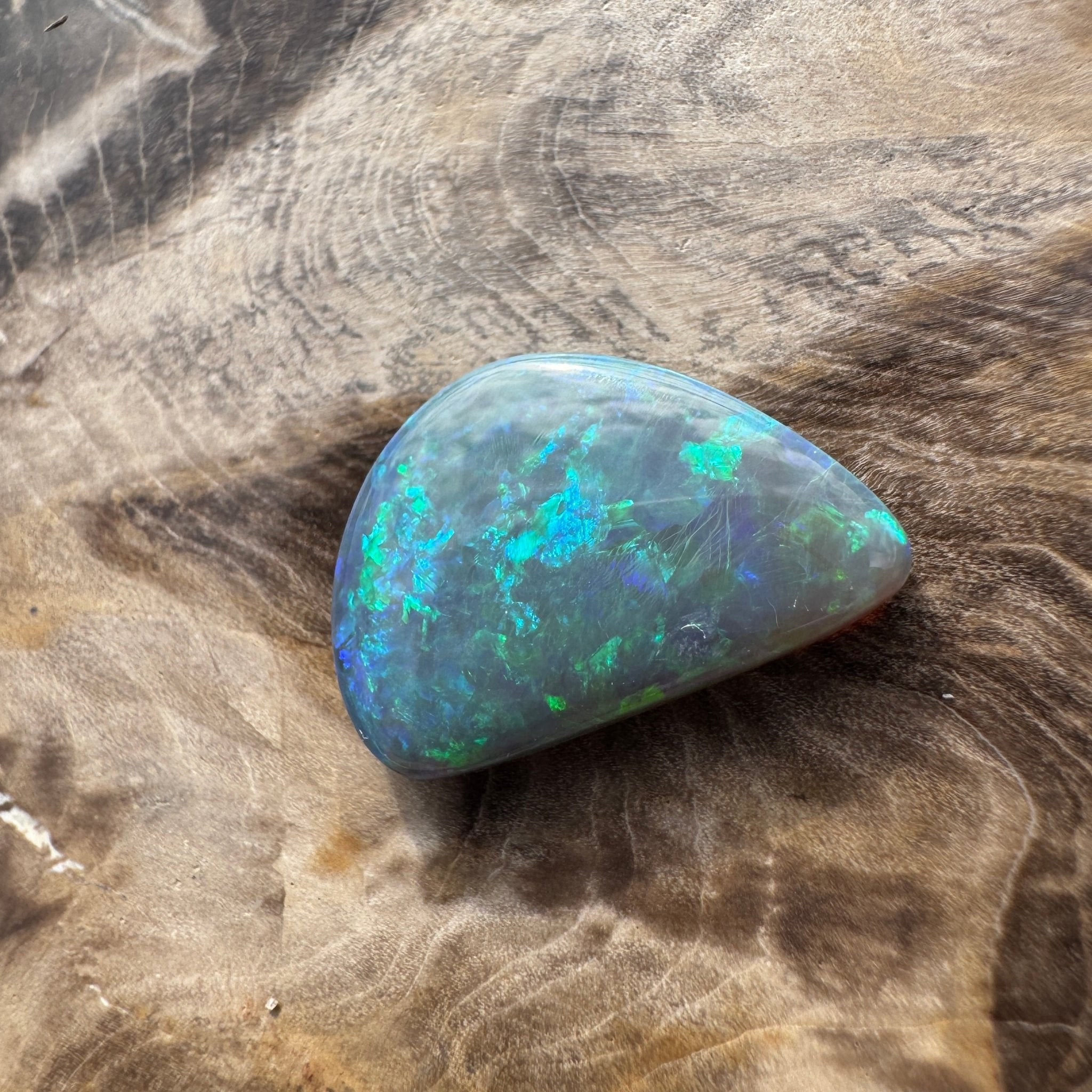 5.4ct Hand - cut Solid Lightning Ridge Semi Black Opal