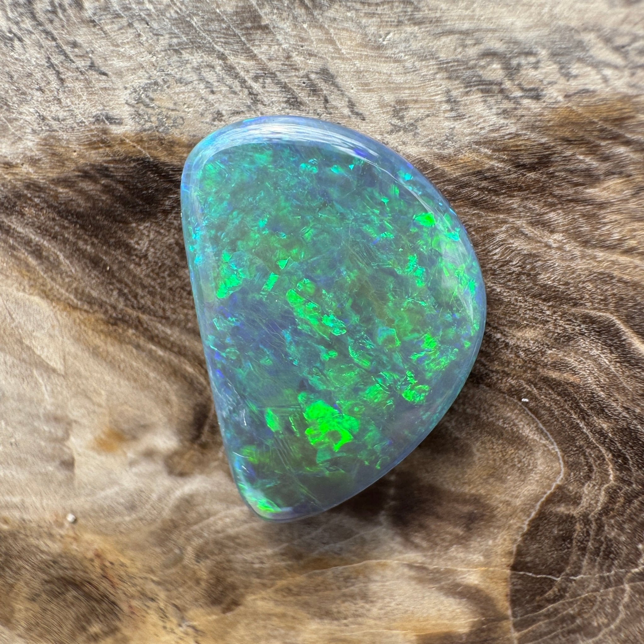 5.4ct Hand - cut Solid Lightning Ridge Semi Black Opal