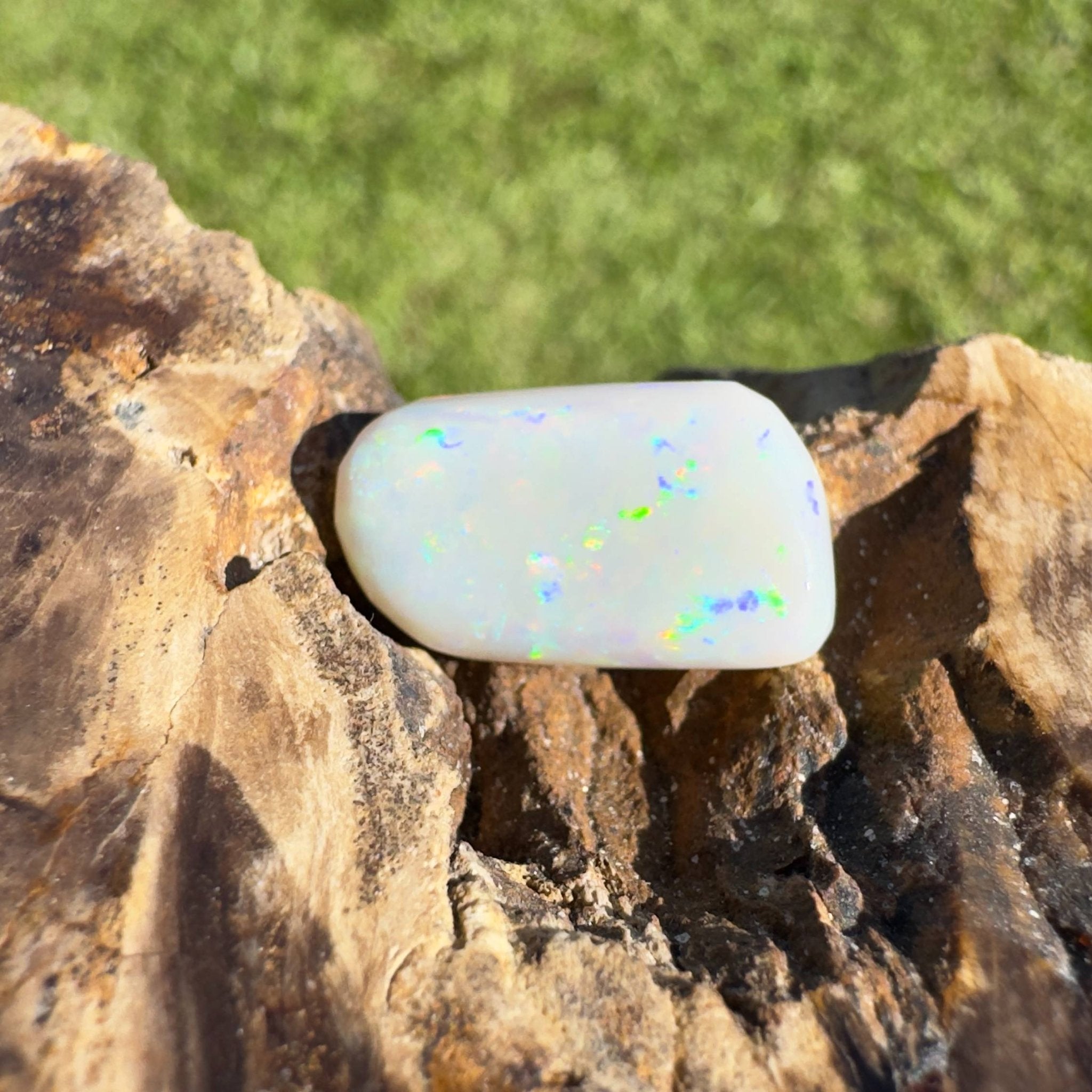 8.9CT Hand - cut Solid Coober Pedy Opal