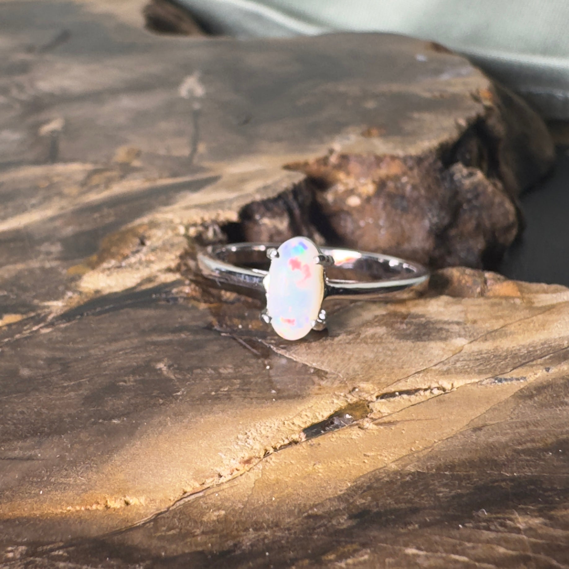 Arid Ridge Promise – 0.4ct Mintabie Opal Ring