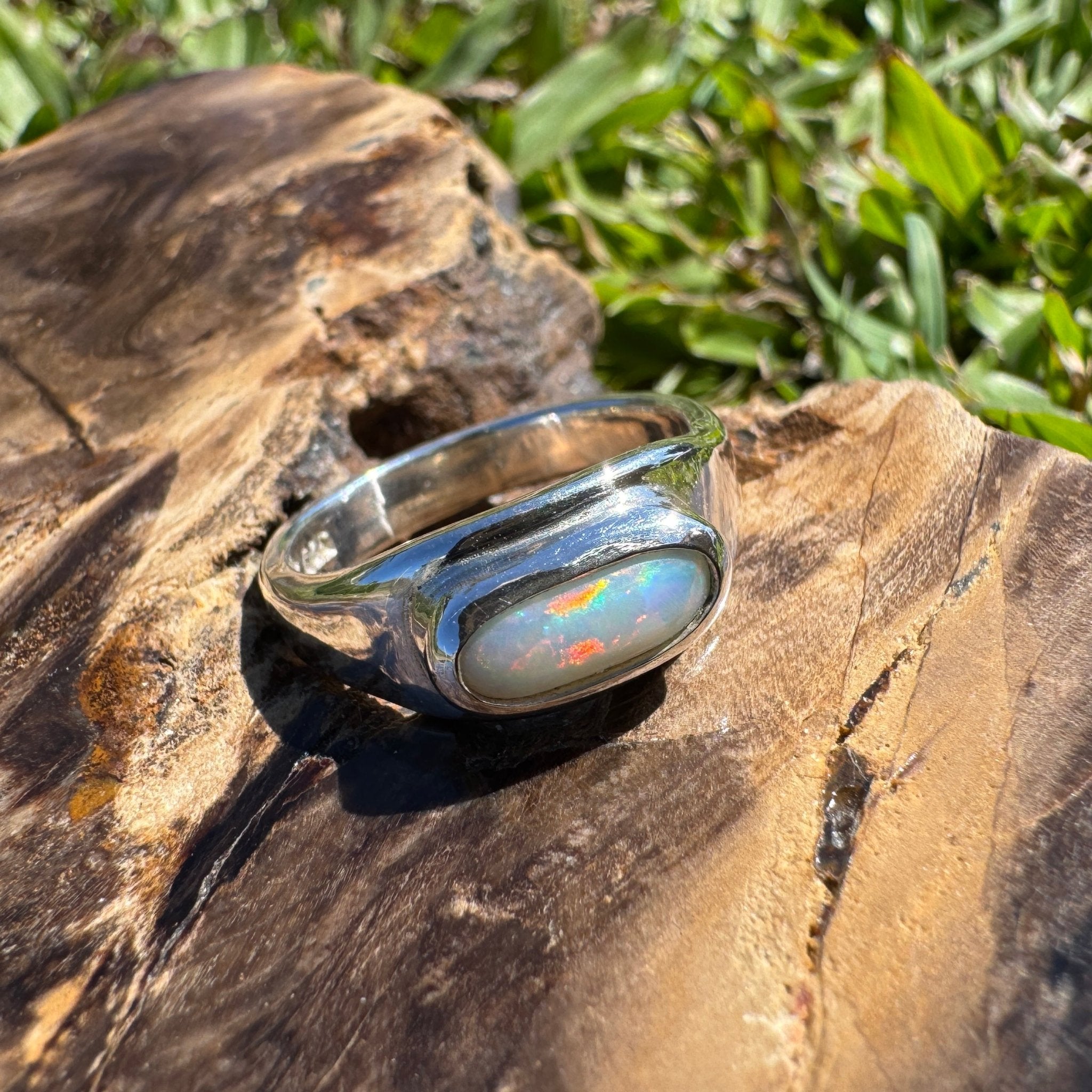 Aurora Dawn – 0.75ct Solid Mintabie Opal 925 Sterling Silver Ring