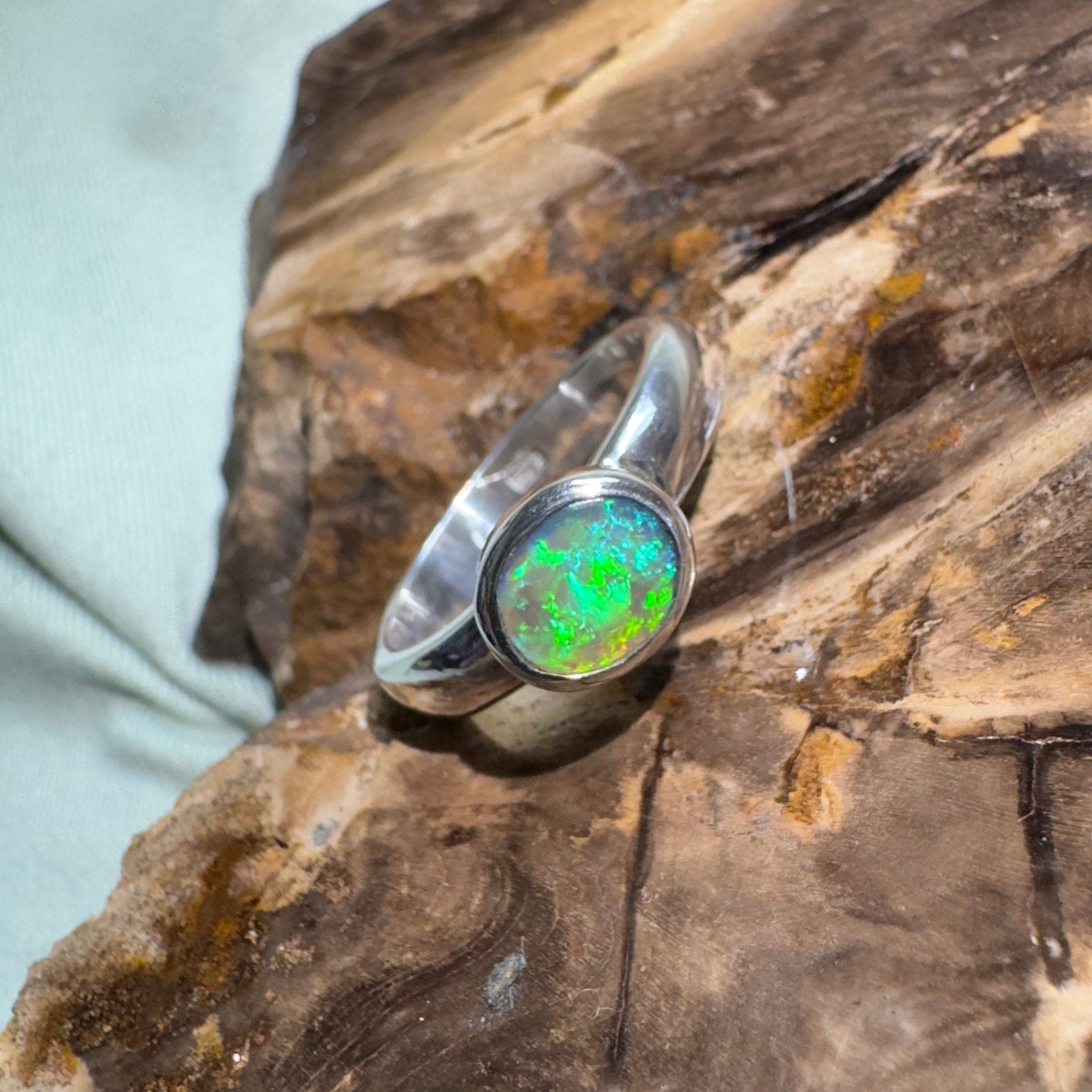 Barrington Tide – 0.6ct Solid Lightning Ridge Semi BlackOpal 925 Sterling Silver Ring