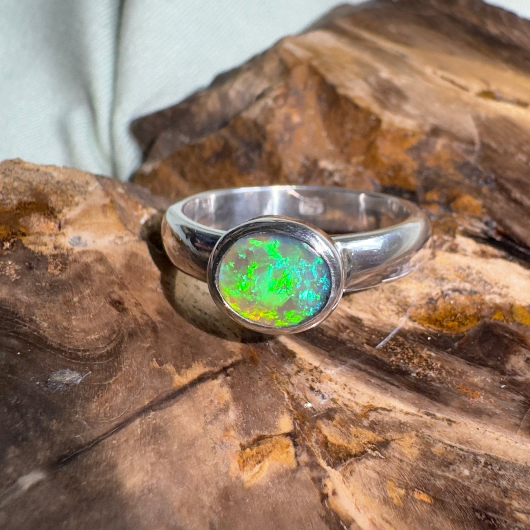 Barrington Tide – 0.6ct Solid Lightning Ridge Semi BlackOpal 925 Sterling Silver Ring