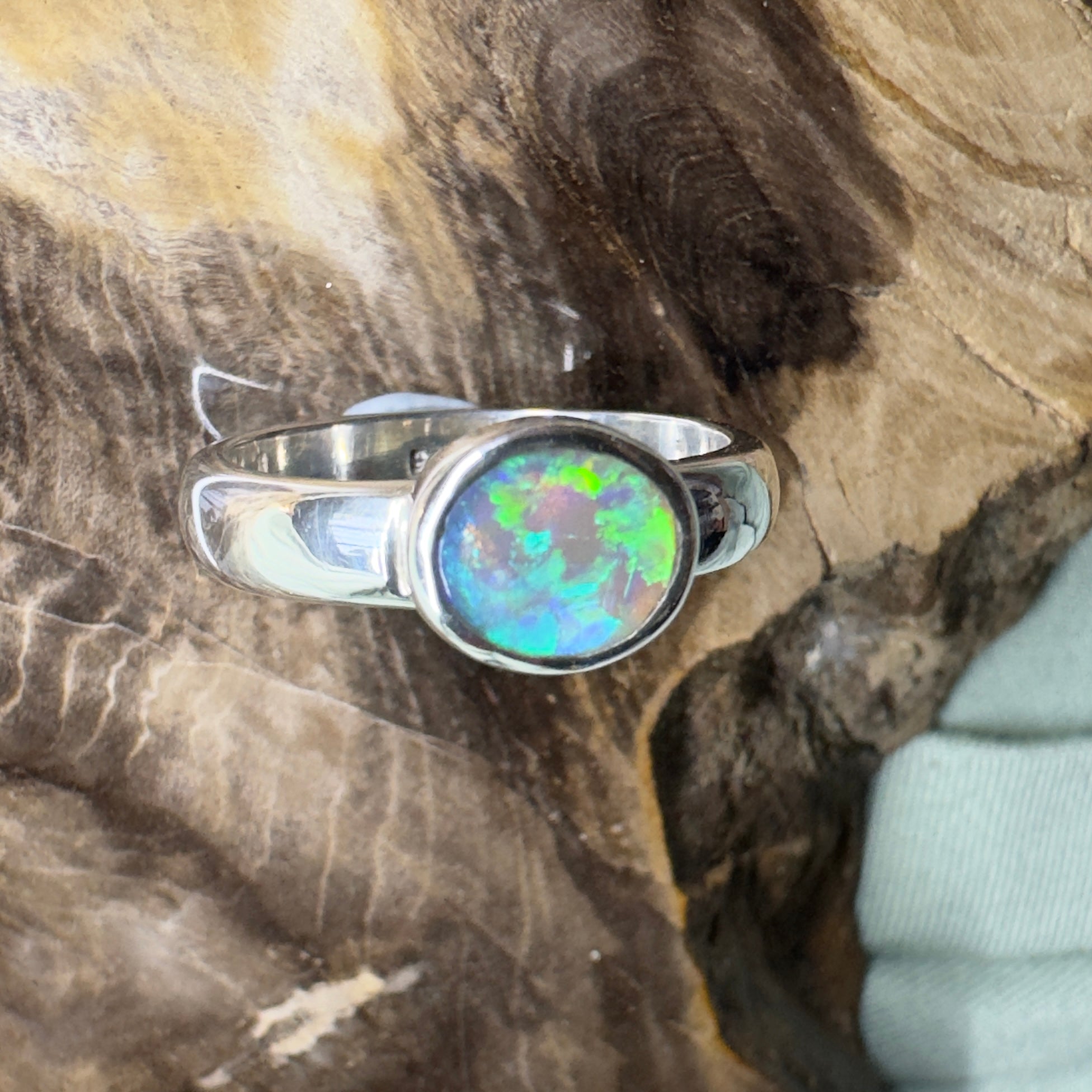 Barrington Tide – 0.6ct Solid Lightning Ridge Semi BlackOpal 925 Sterling Silver Ring