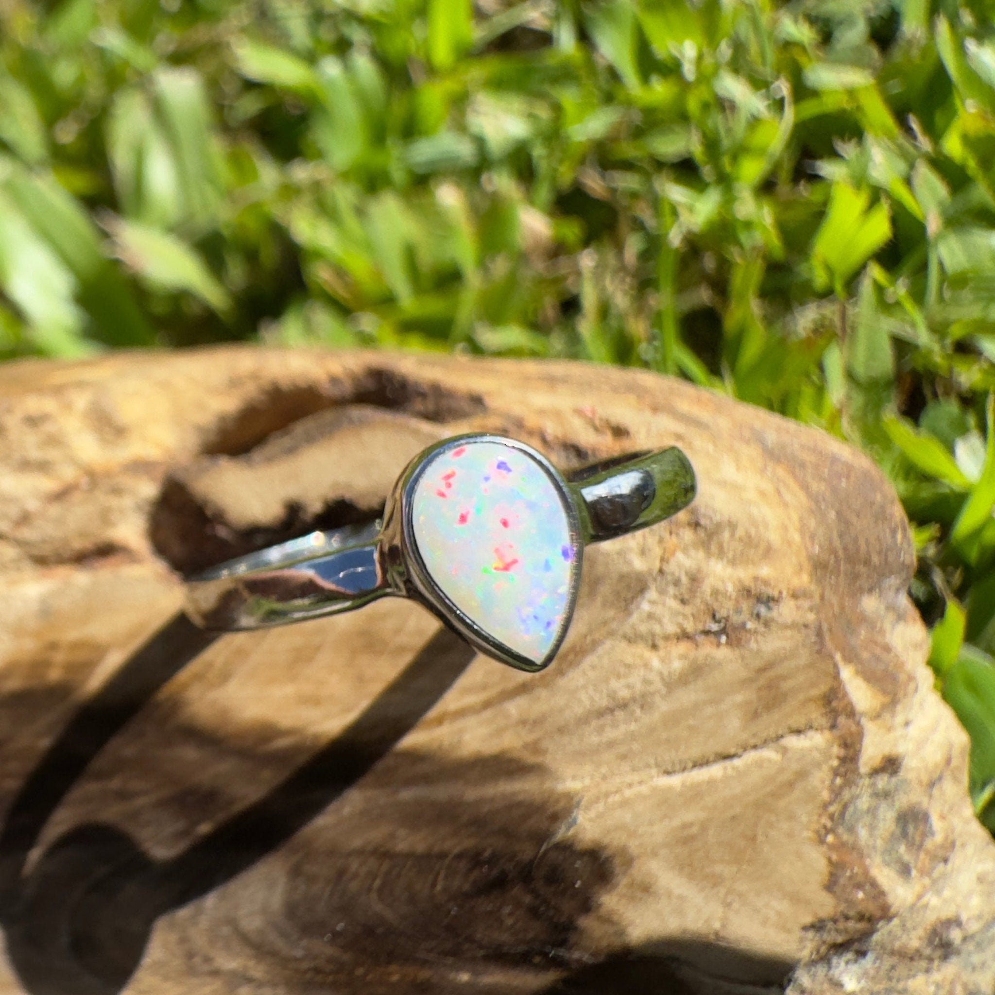 Cape Byron Kaleidoscope – 0.9ct Solid Lightning Ridge Opal 925 Sterling Silver Ring
