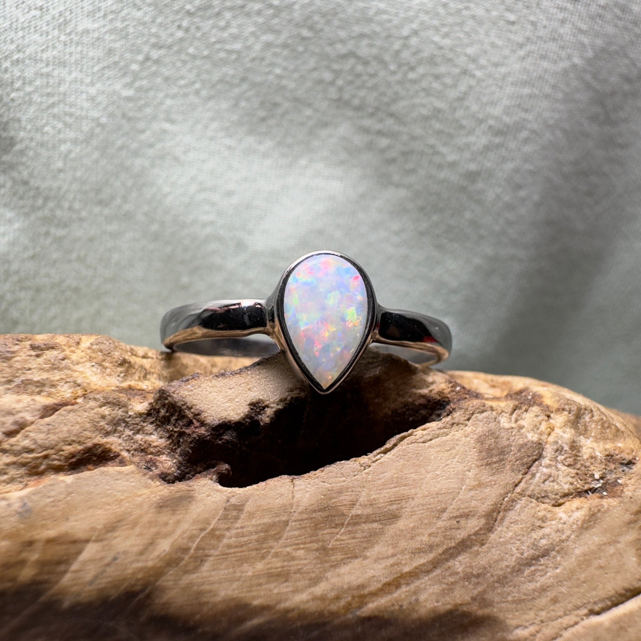 Cape Byron Kaleidoscope – 0.9ct Solid Lightning Ridge Opal 925 Sterling Silver Ring
