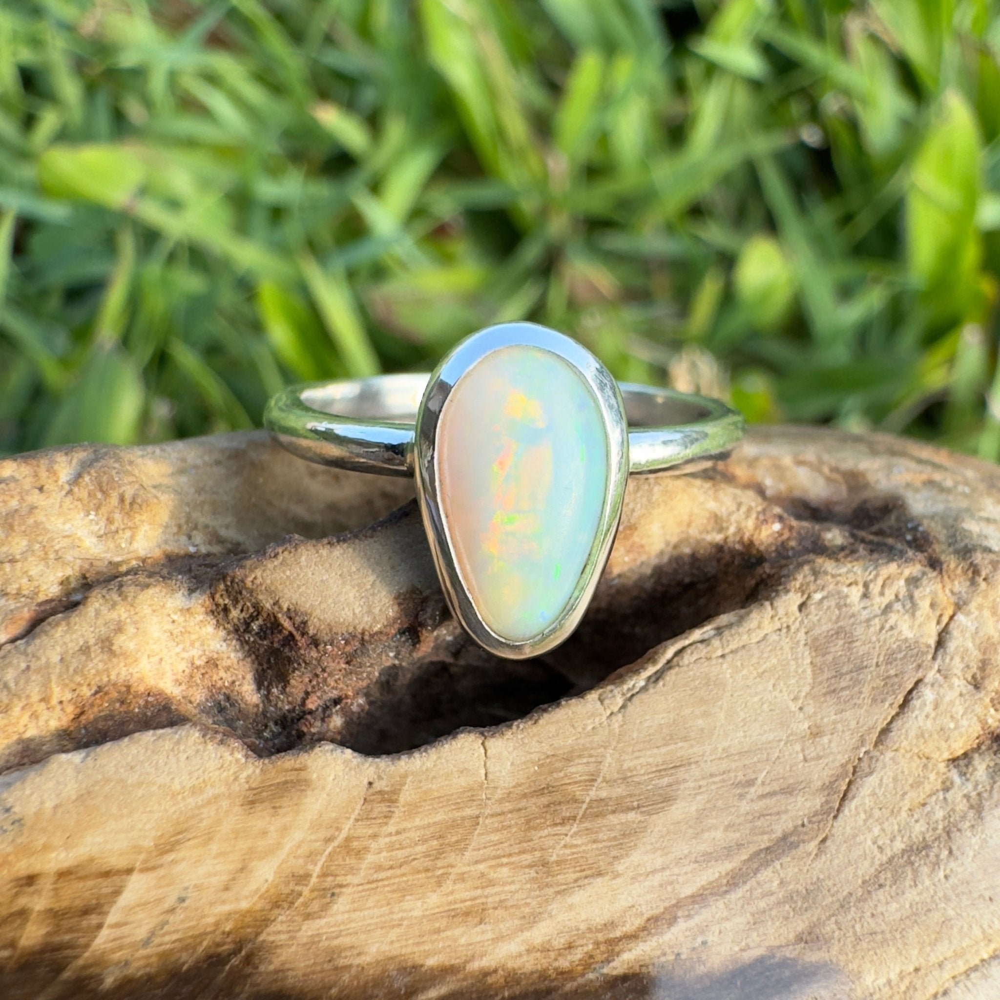 Cape Leveque Flame – 0.8ct Mintabie Opal Ring
