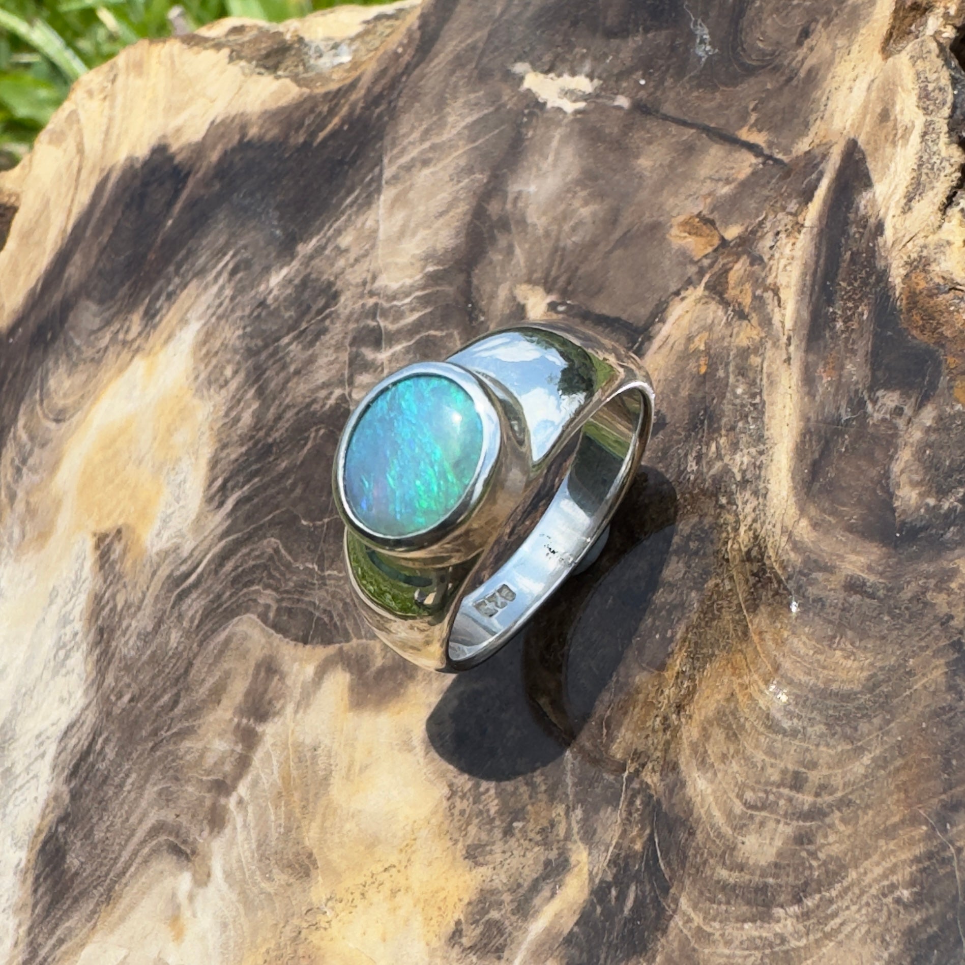 Cardwell Breeze ~ 1.6ct Solid Lightning Ridge Opal 925 Silver Ring