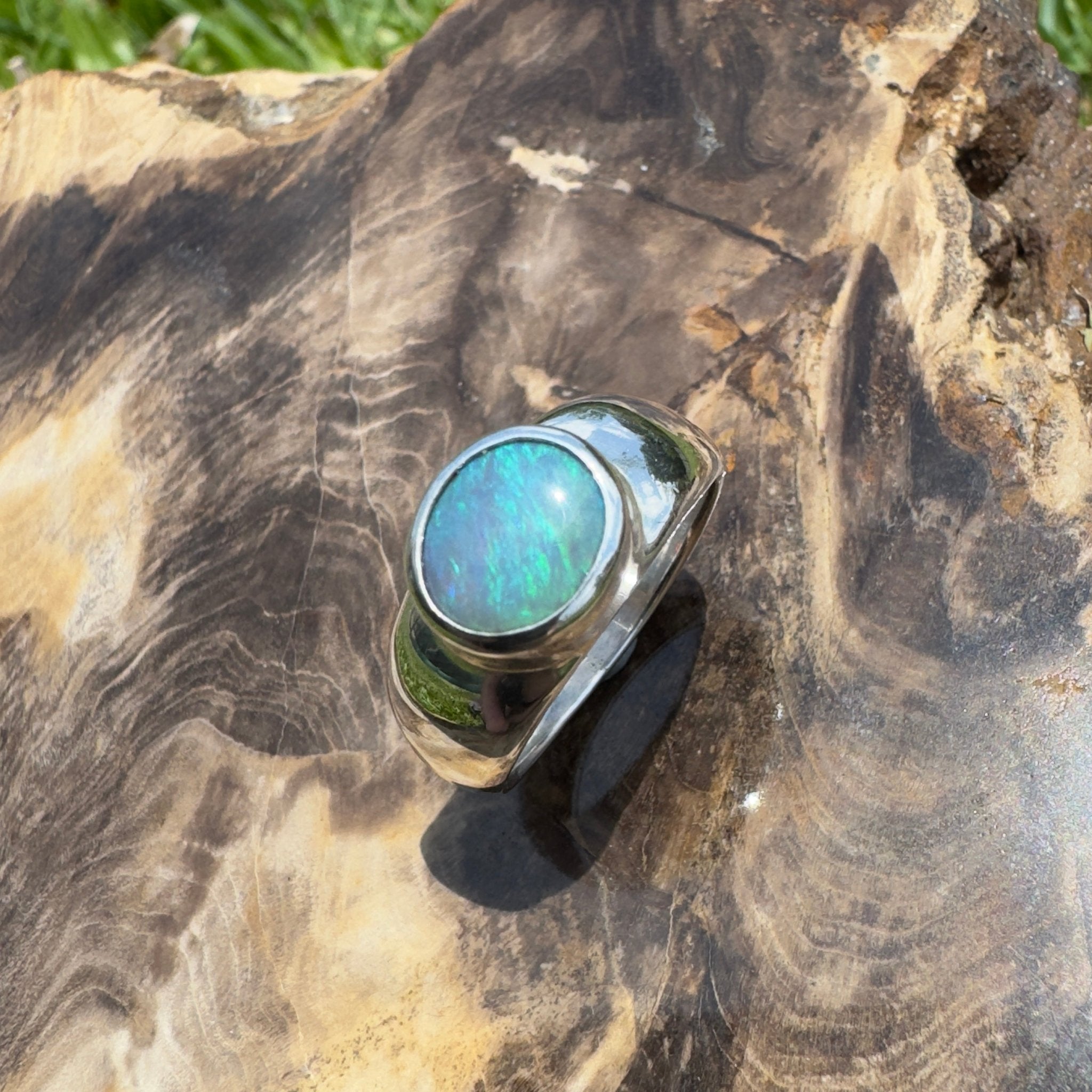 Cardwell Breeze ~ 1.6ct Solid Lightning Ridge Opal 925 Silver Ring